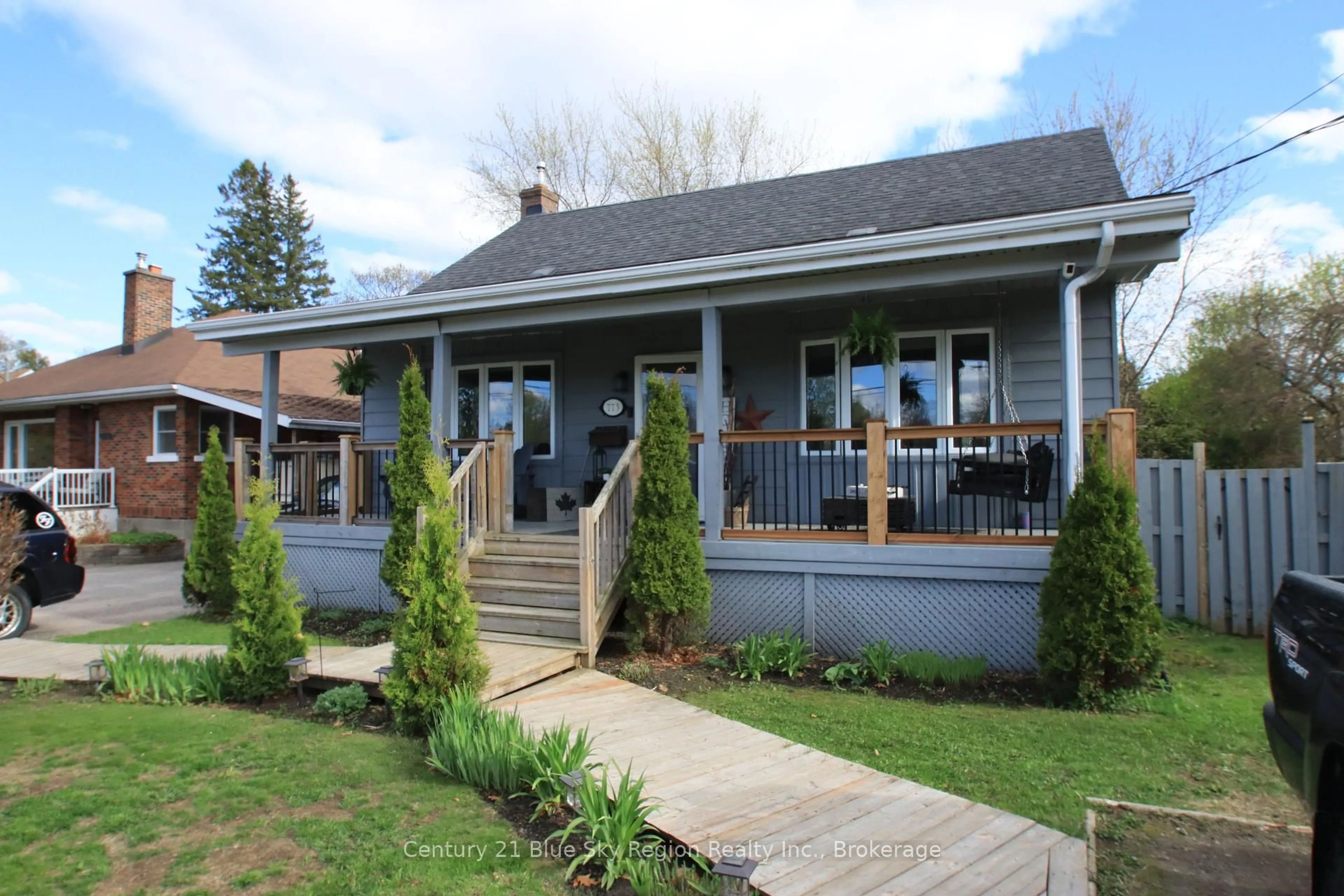 Patio, street for 773 Scollard St, North Bay Ontario P1B 5A3
