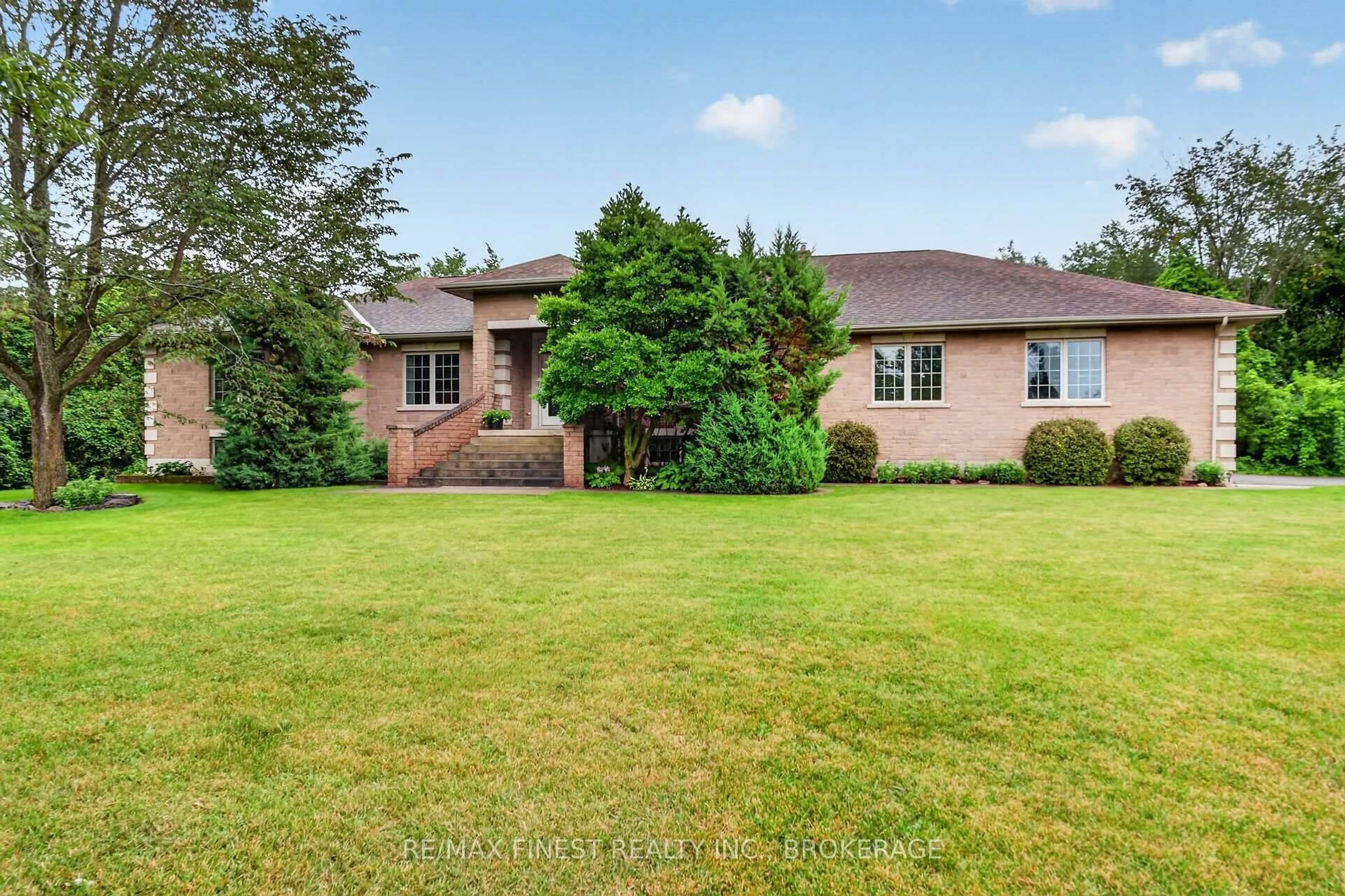 A pic from outside/outdoor area/front of a property/back of a property/a pic from drone, unknown for 3508 Four Seasons Dr, Inverary Ontario K0H 1X0