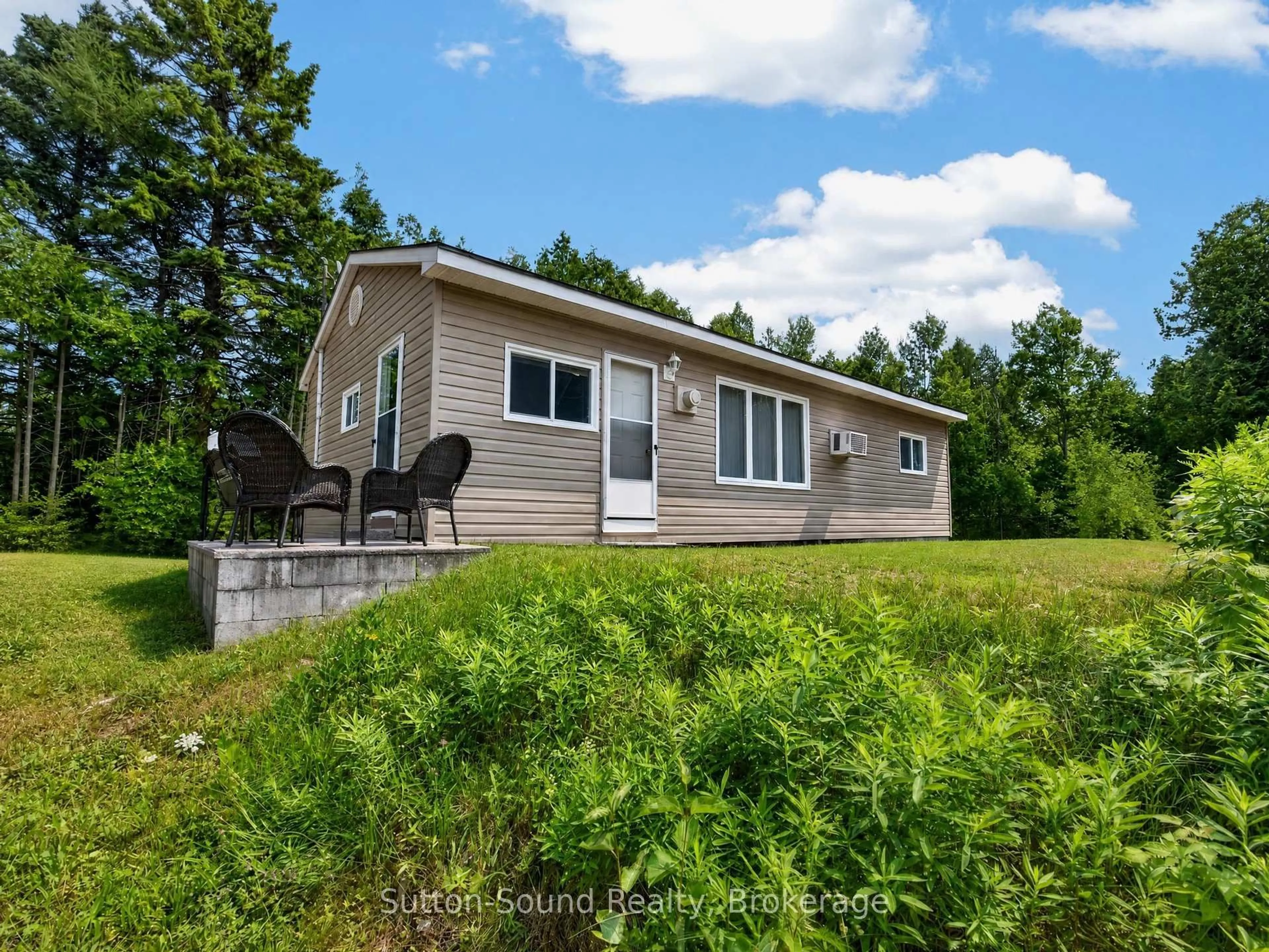 Home with vinyl exterior material, water/lake/river/ocean view for 24 Isabella St, South Bruce Peninsula Ontario N0H 2T0