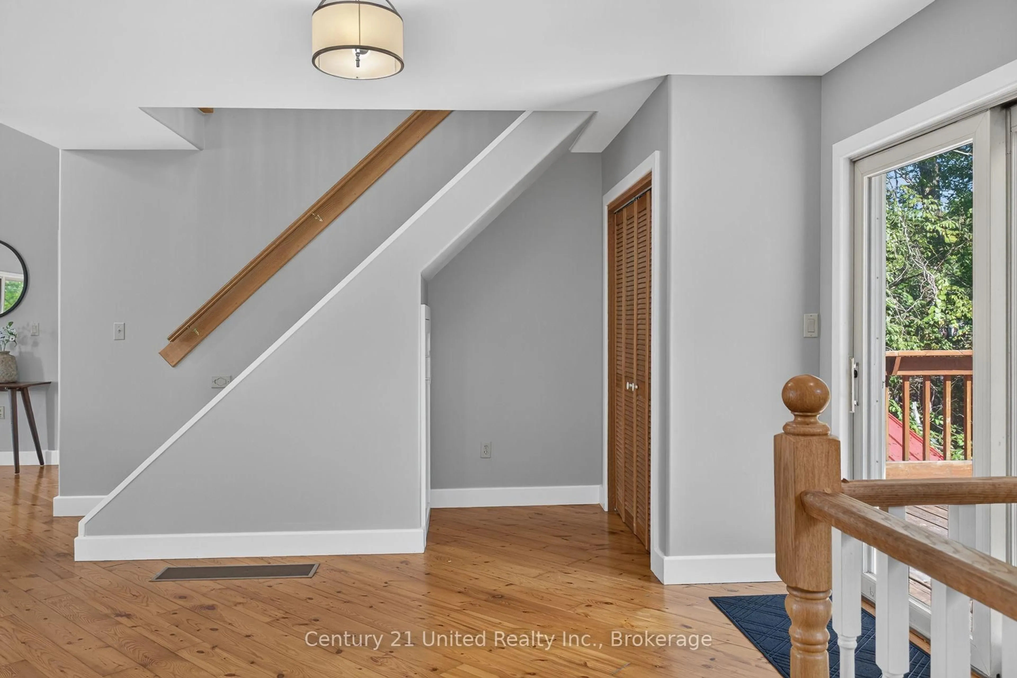 Indoor entryway for 2450 Victoria Springs Lane, Selwyn Ontario K0L 2H0