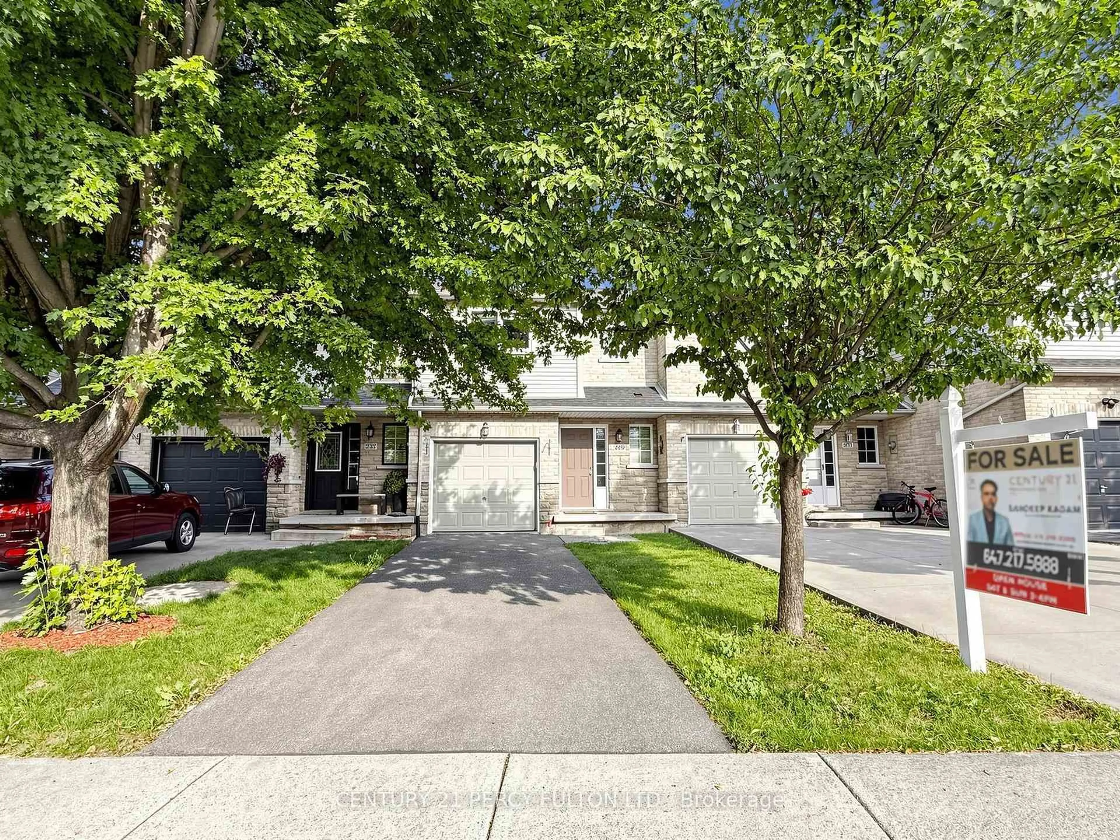 A pic from outside/outdoor area/front of a property/back of a property/a pic from drone, street for 229 Dicenzo Dr, Hamilton Ontario L9B 2X7