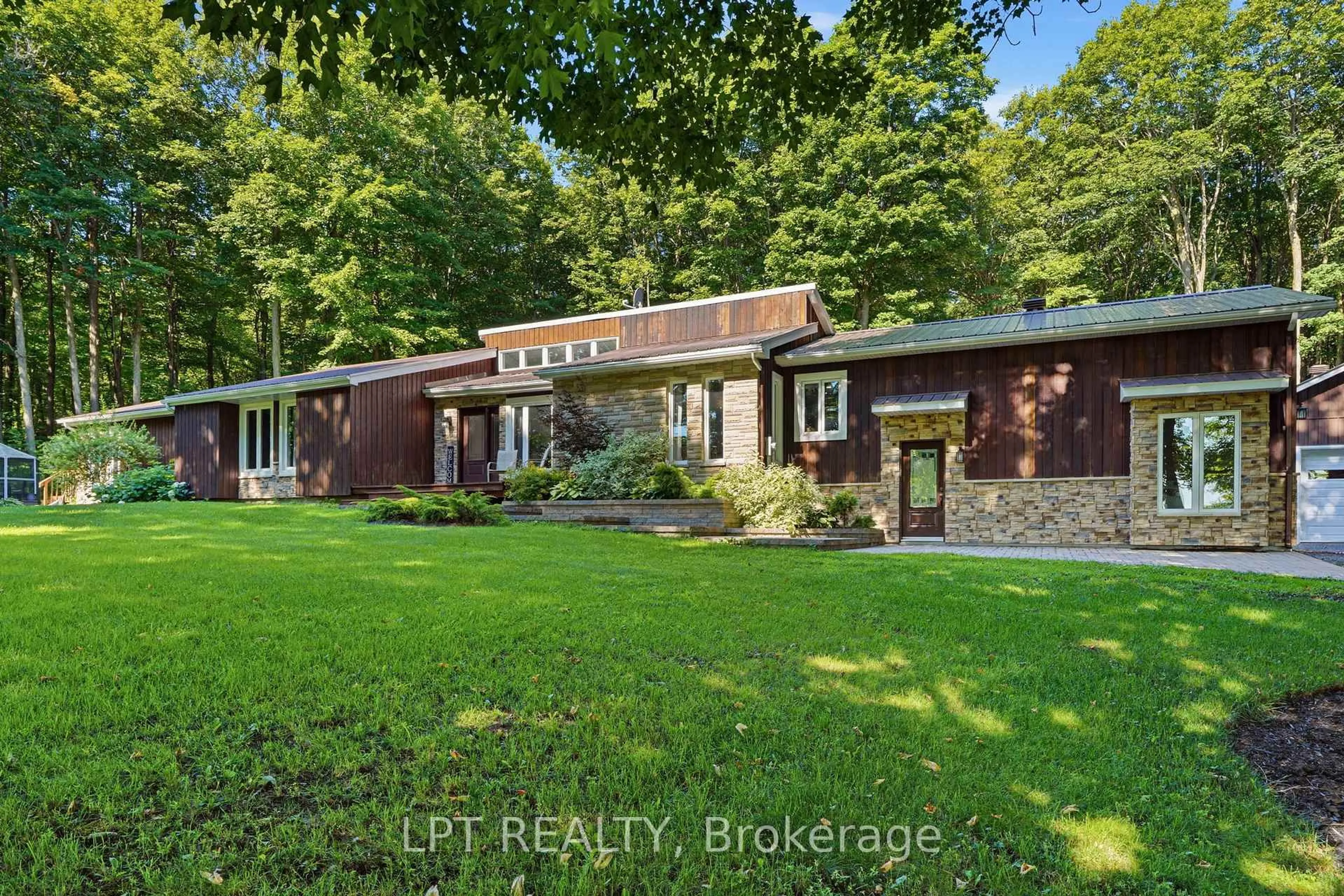 A pic from outside/outdoor area/front of a property/back of a property/a pic from drone, unknown for 8180 Gibbs Rd, Hawkesbury Ontario K0B 1M0