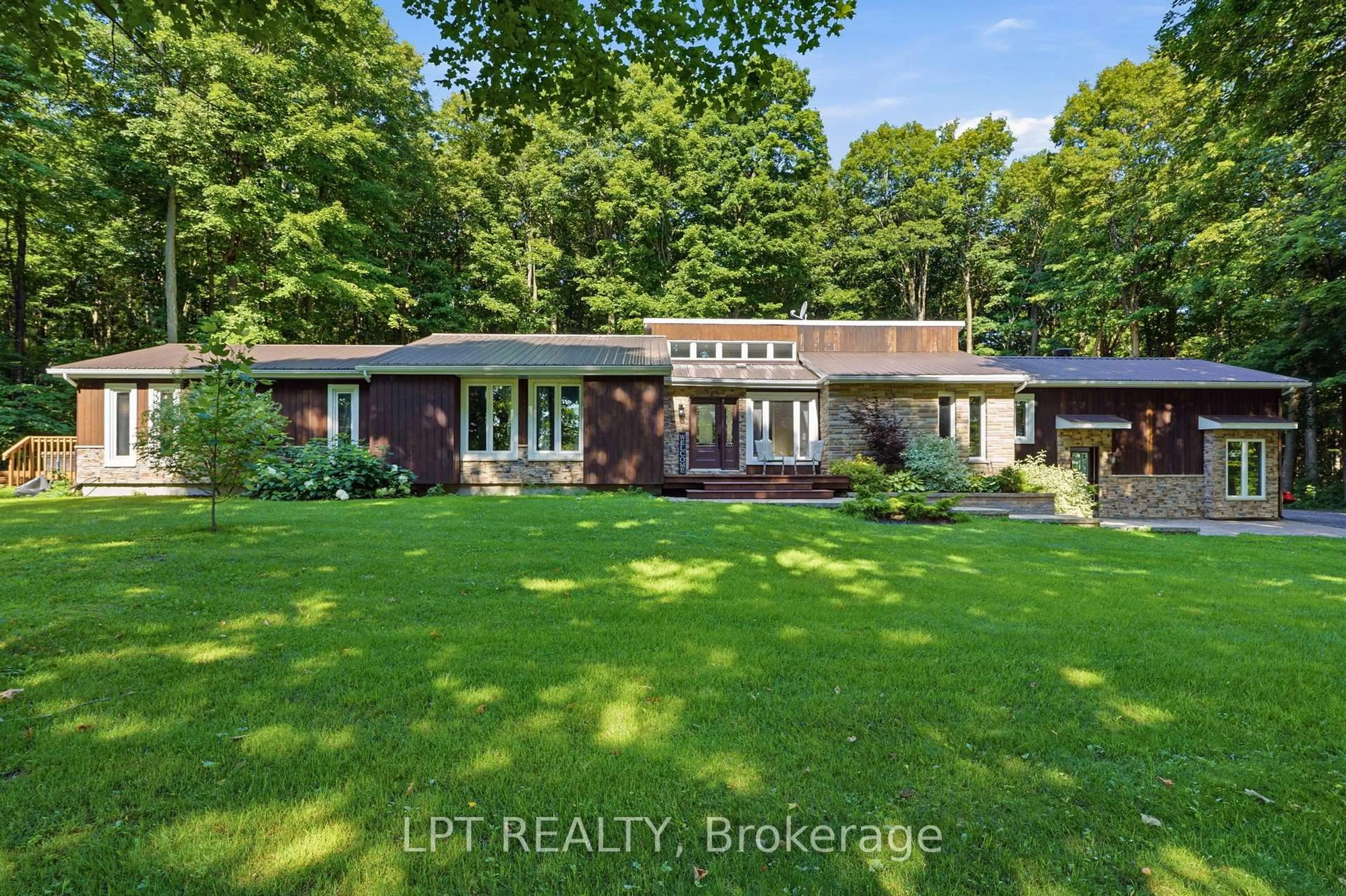 A pic from outside/outdoor area/front of a property/back of a property/a pic from drone, water/lake/river/ocean view for 8180 Gibbs Rd, Hawkesbury Ontario K0B 1M0