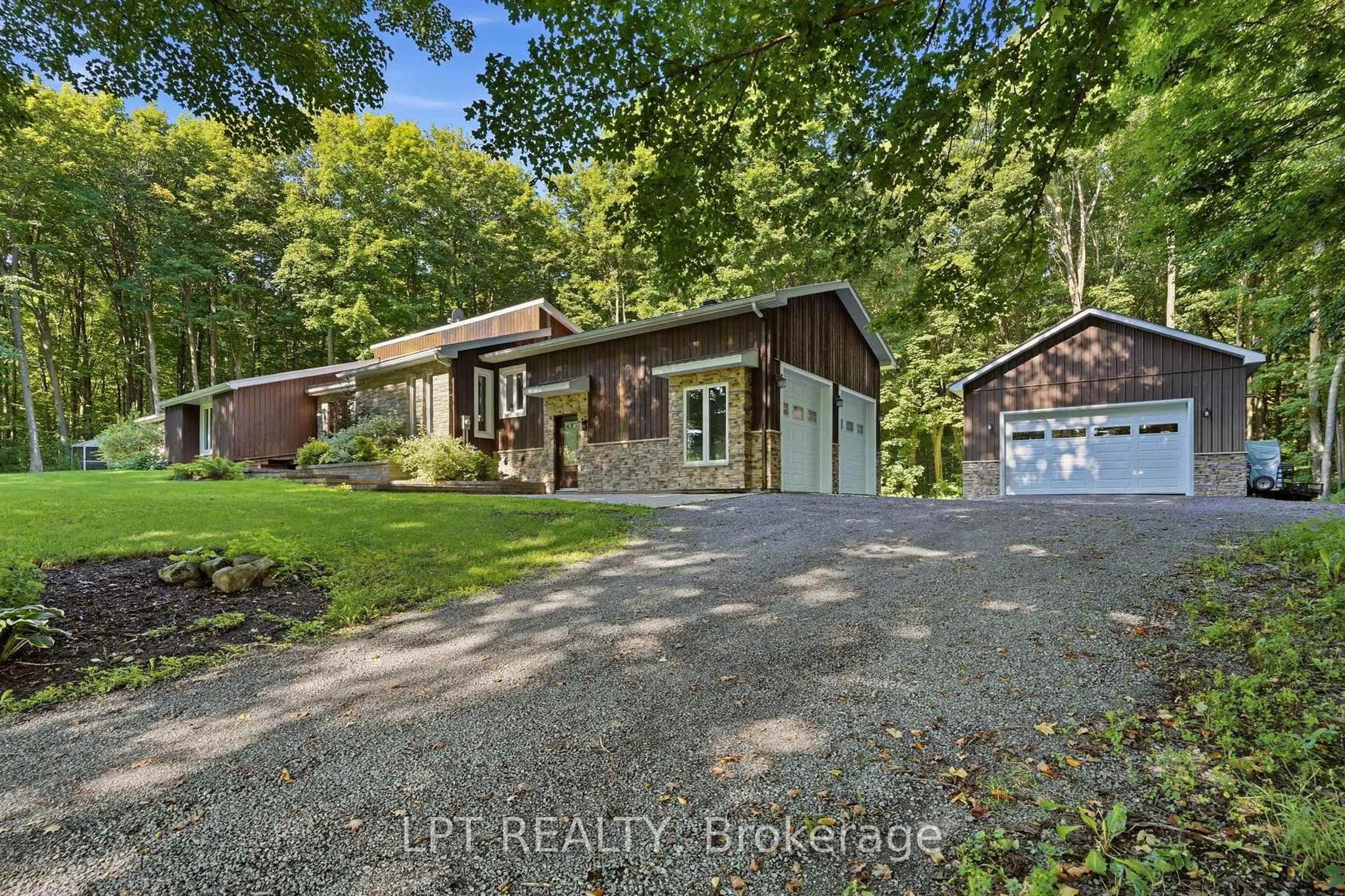 A pic from outside/outdoor area/front of a property/back of a property/a pic from drone, unknown for 8180 Gibbs Rd, Hawkesbury Ontario K0B 1M0