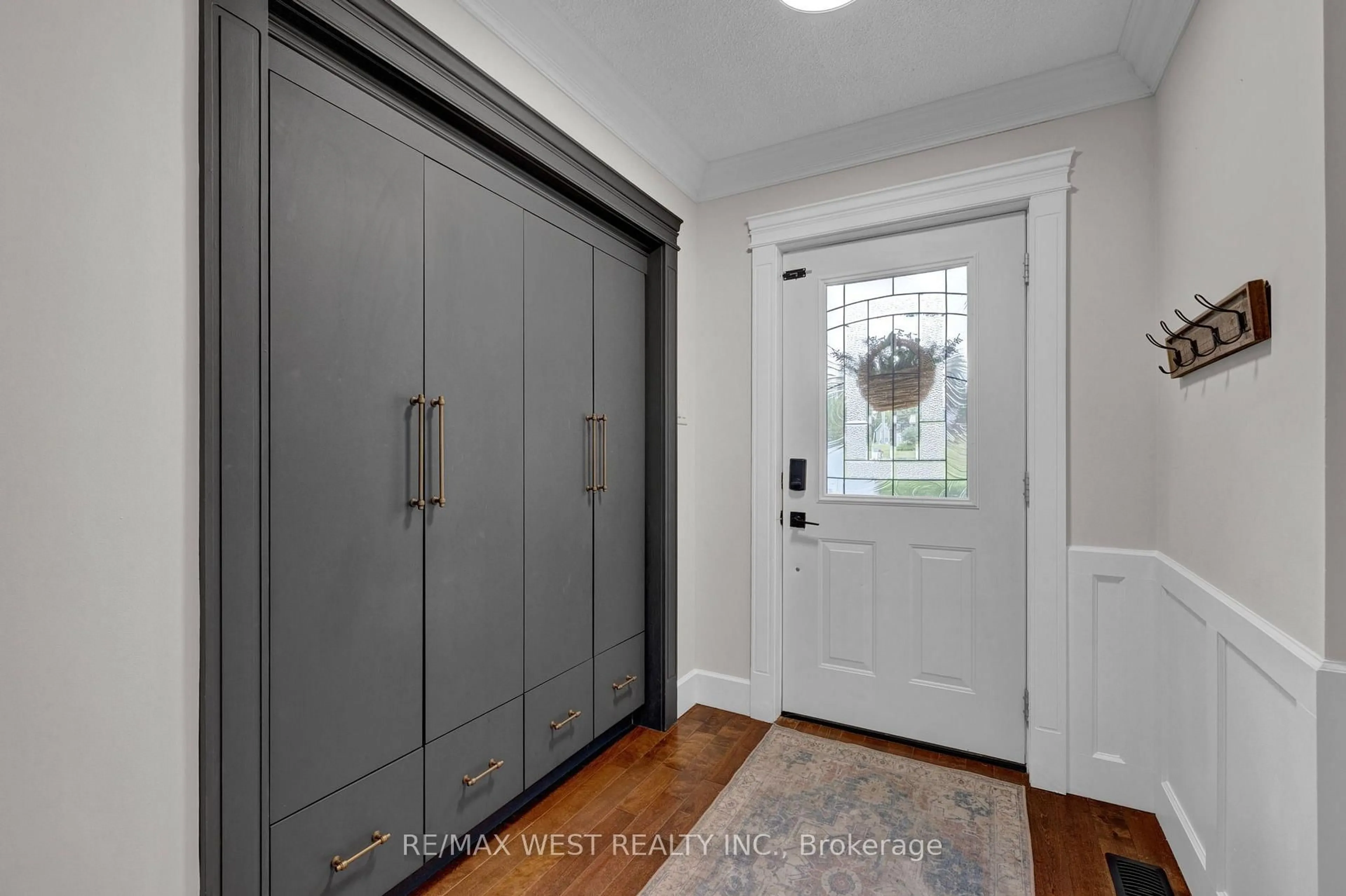 Indoor entryway for 34 Helen Cres, Kawartha Lakes Ontario K0M 2C0
