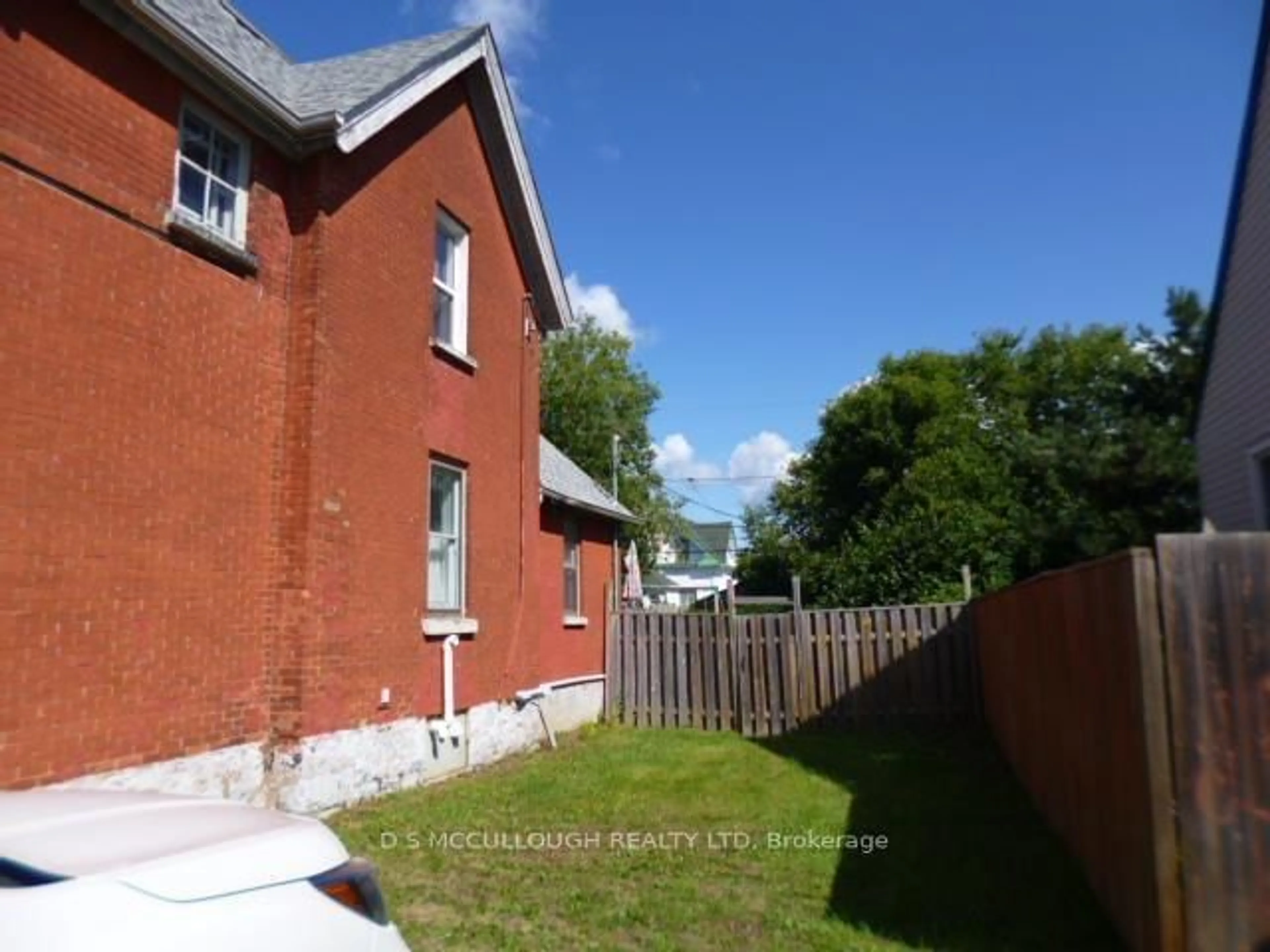 A pic from outside/outdoor area/front of a property/back of a property/a pic from drone, street for 305 Cameron St, Thunder Bay Ontario P7C 2H1