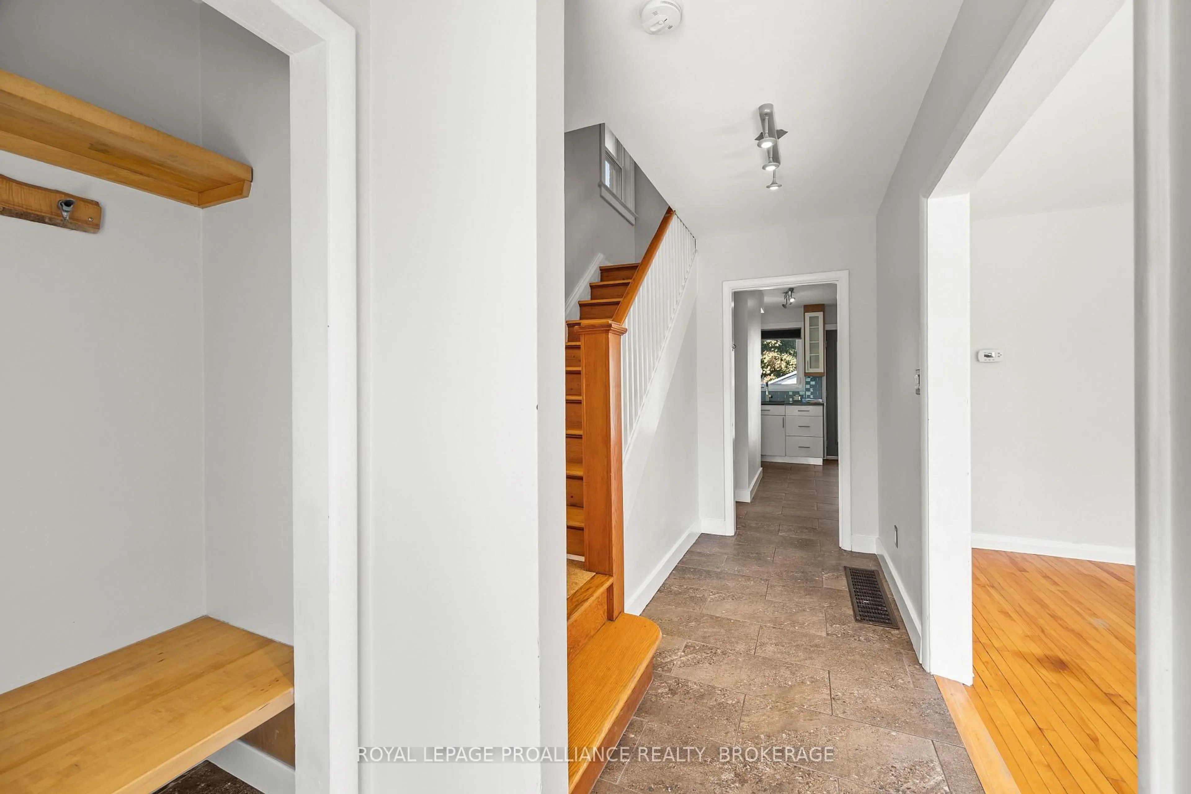 Indoor foyer for 78 Regent St, Kingston Ontario K7L 4J7