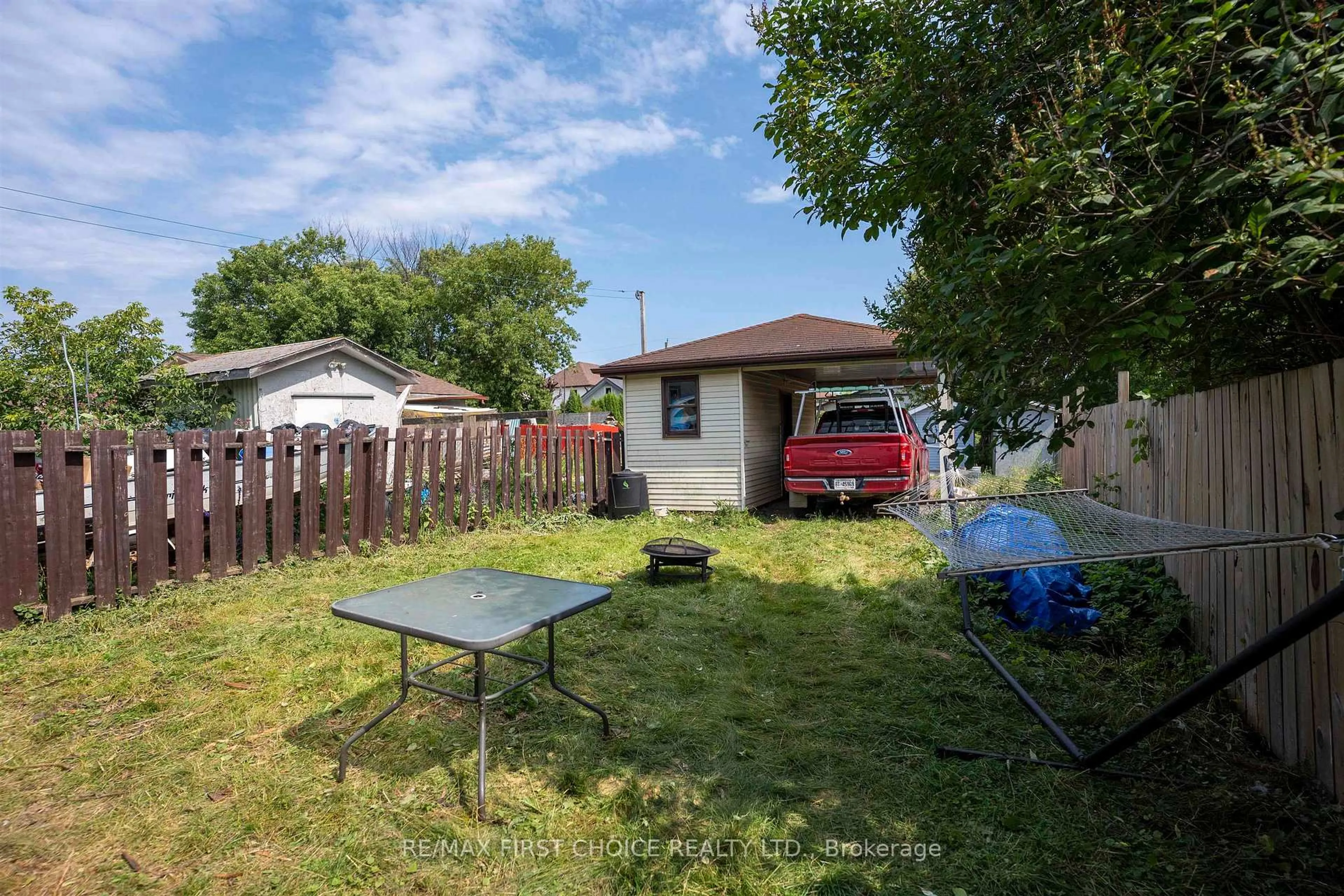 Patio, street for 93 ONTARIO St, Thunder Bay Ontario P7B 3G1