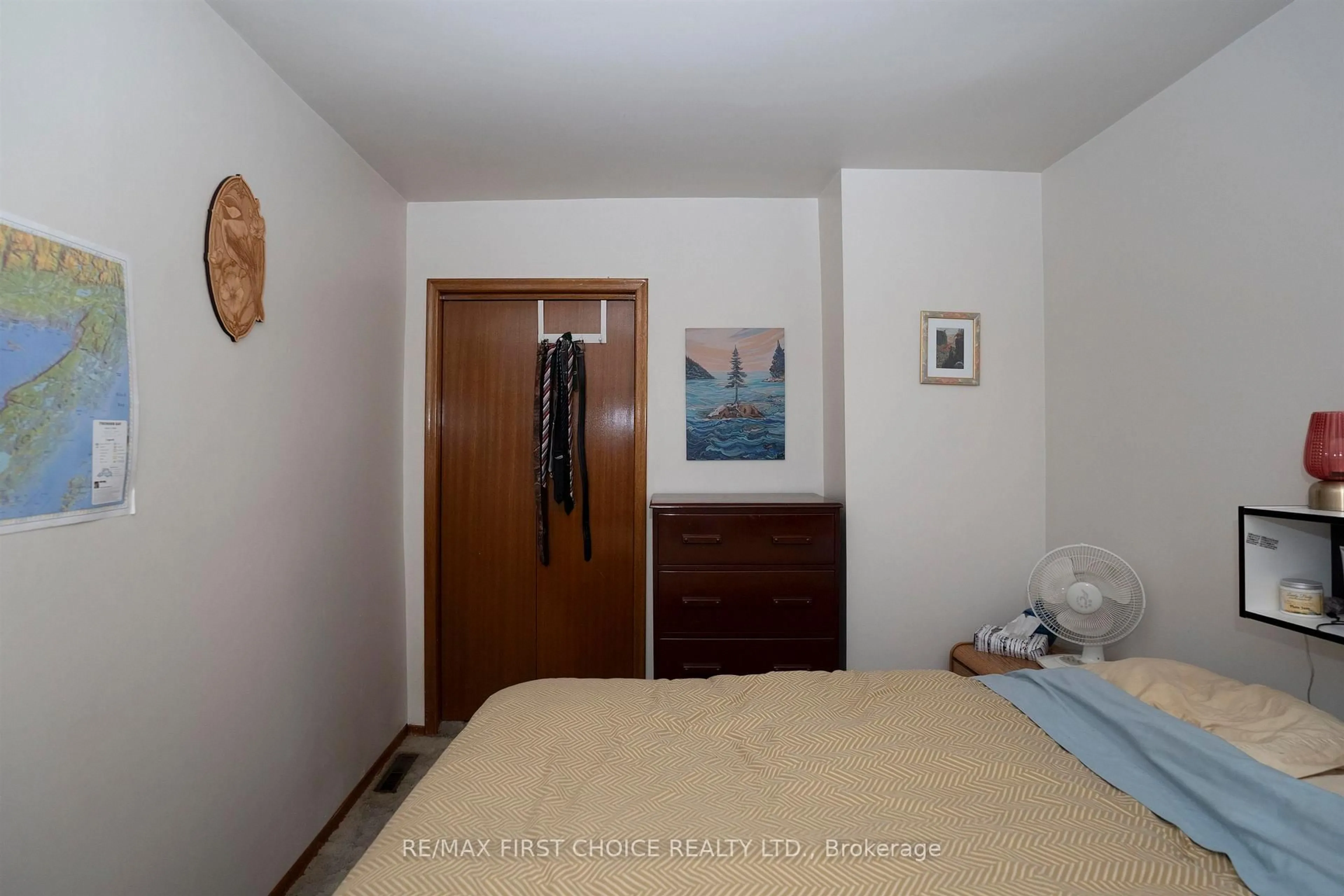 A pic of a room for 93 ONTARIO St, Thunder Bay Ontario P7B 3G1