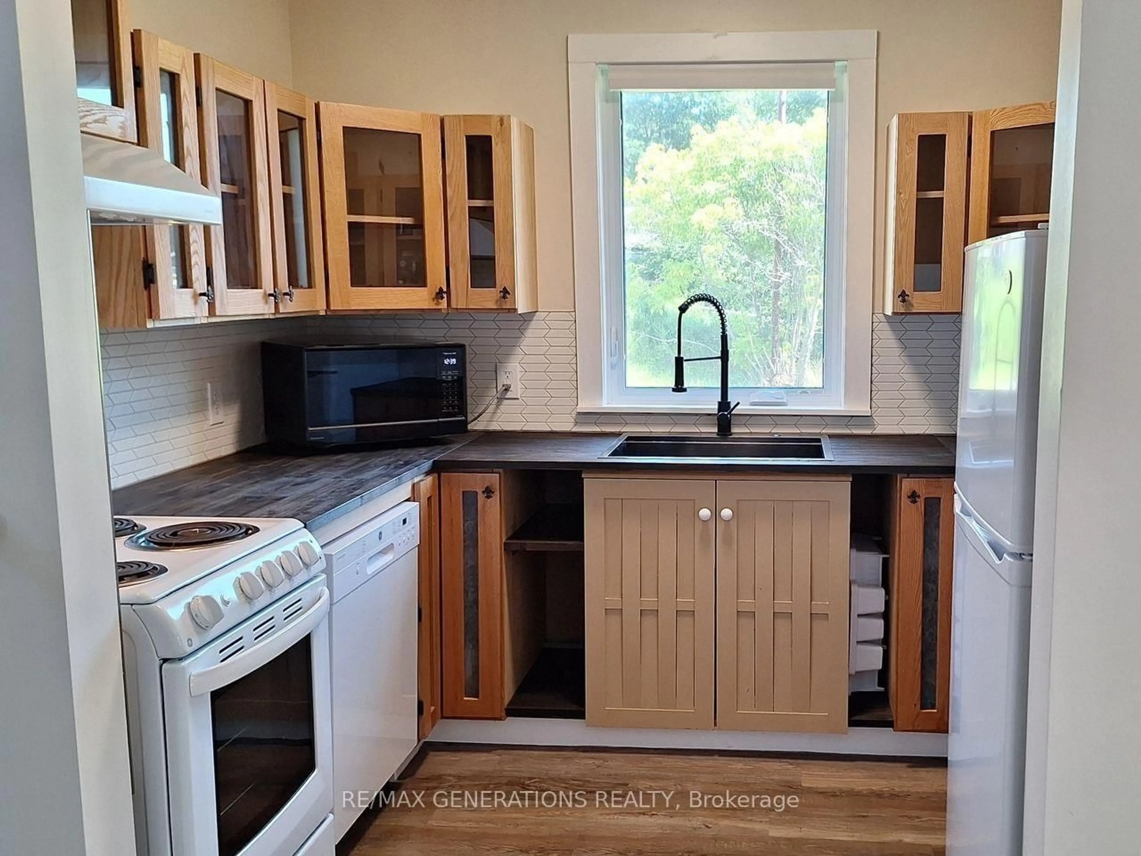 Standard kitchen, unknown for 15 Ross Ave, Marathon Ontario P0T 2E0