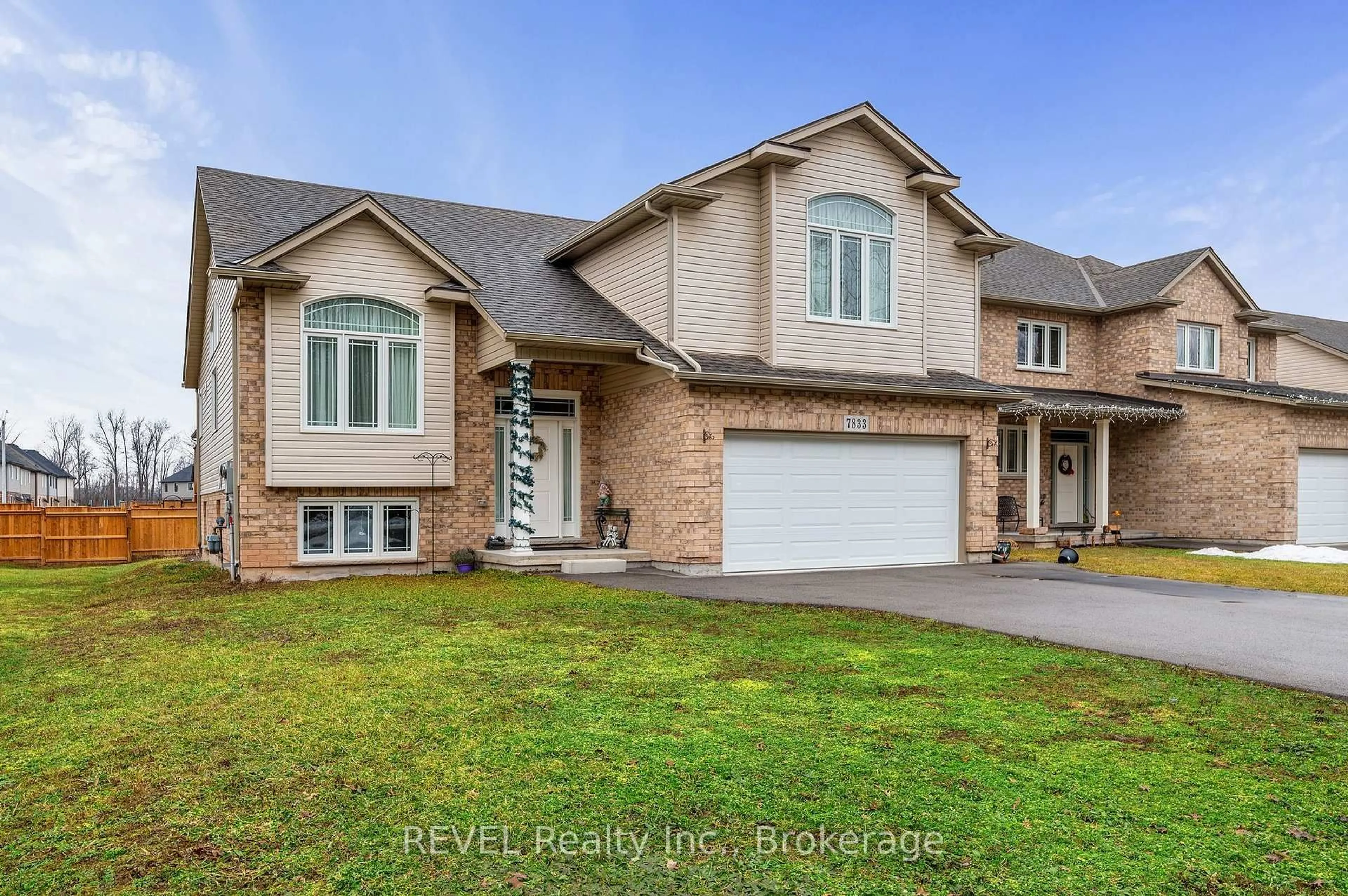 Home with brick exterior material, street for 7833 OLDFIELD Rd, Niagara Falls Ontario L2G 0A8