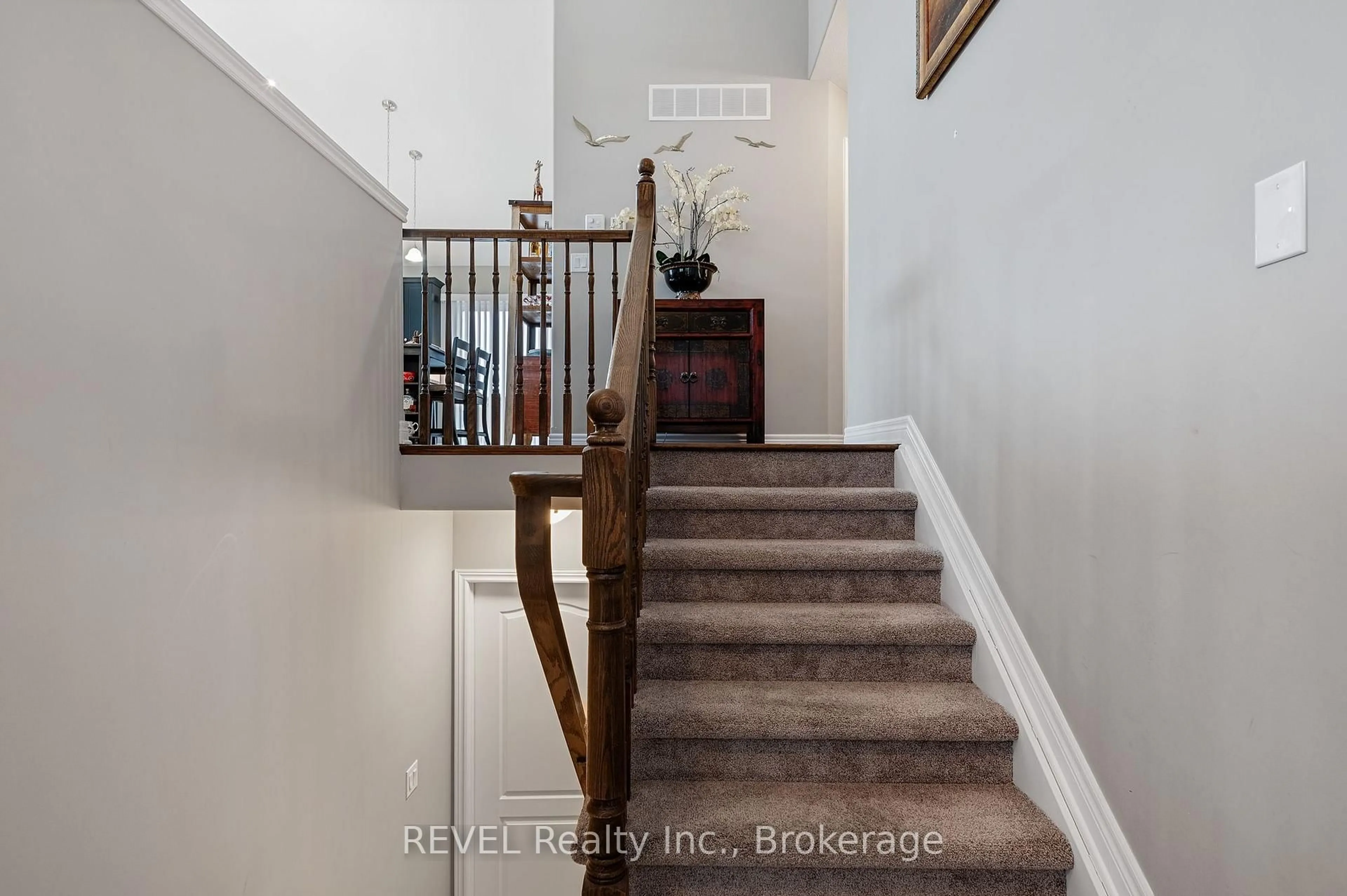 Indoor entryway for 7833 OLDFIELD Rd, Niagara Falls Ontario L2G 0A8