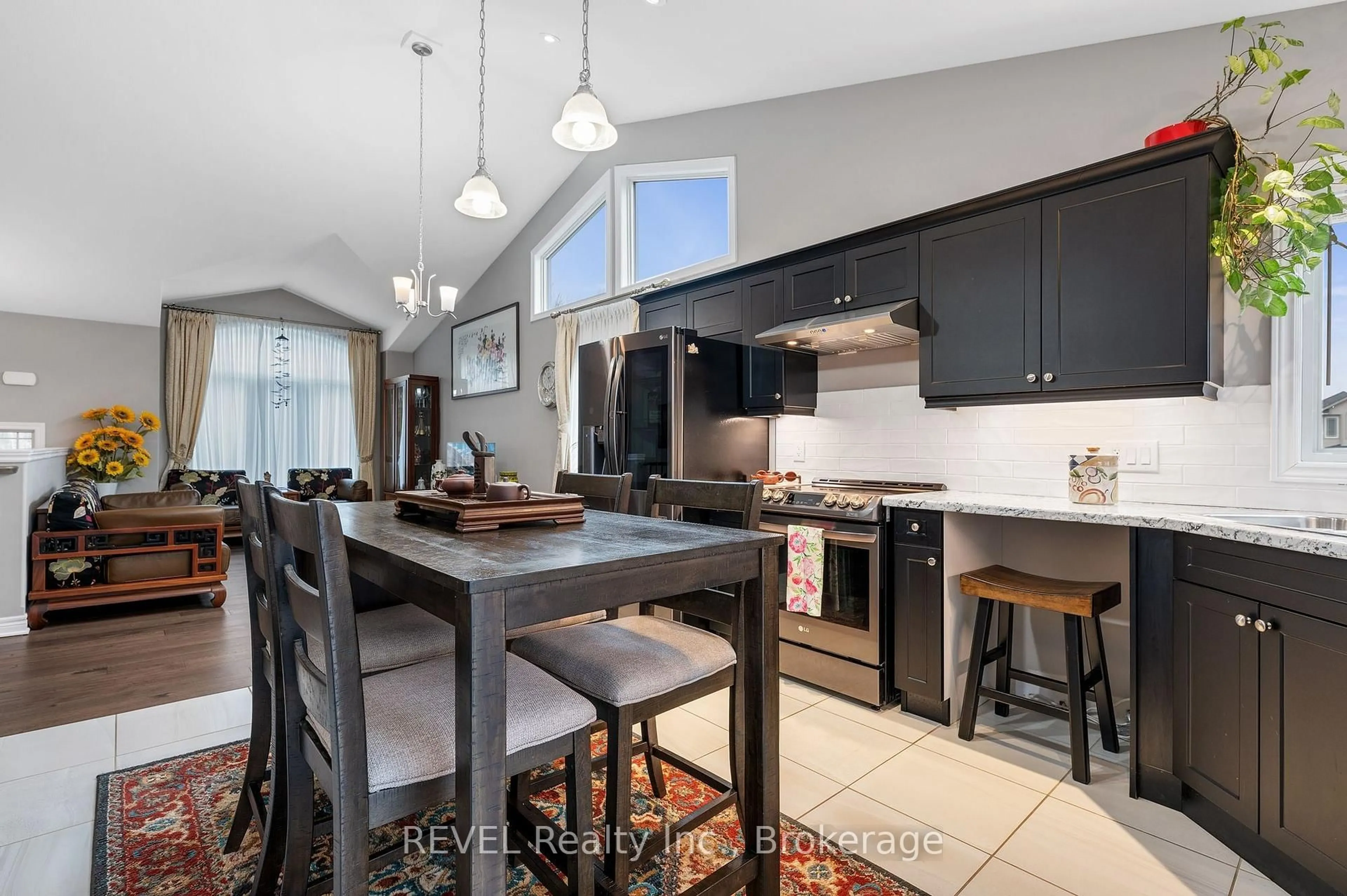 Open concept kitchen, ceramic/tile floor for 7833 OLDFIELD Rd, Niagara Falls Ontario L2G 0A8