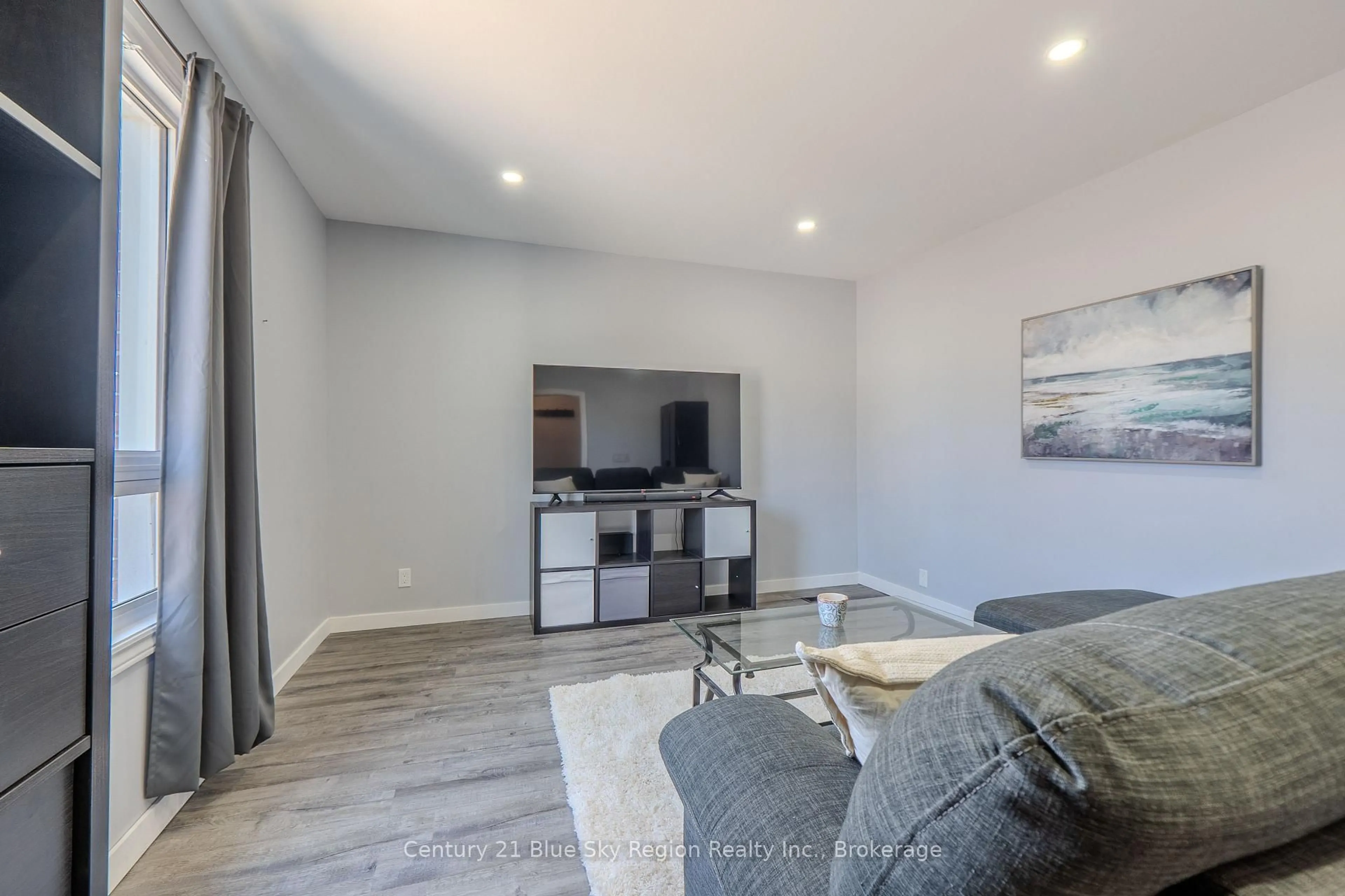 Living room with furniture, unknown for 647 Douglas St, North Bay Ontario P1B 5N9