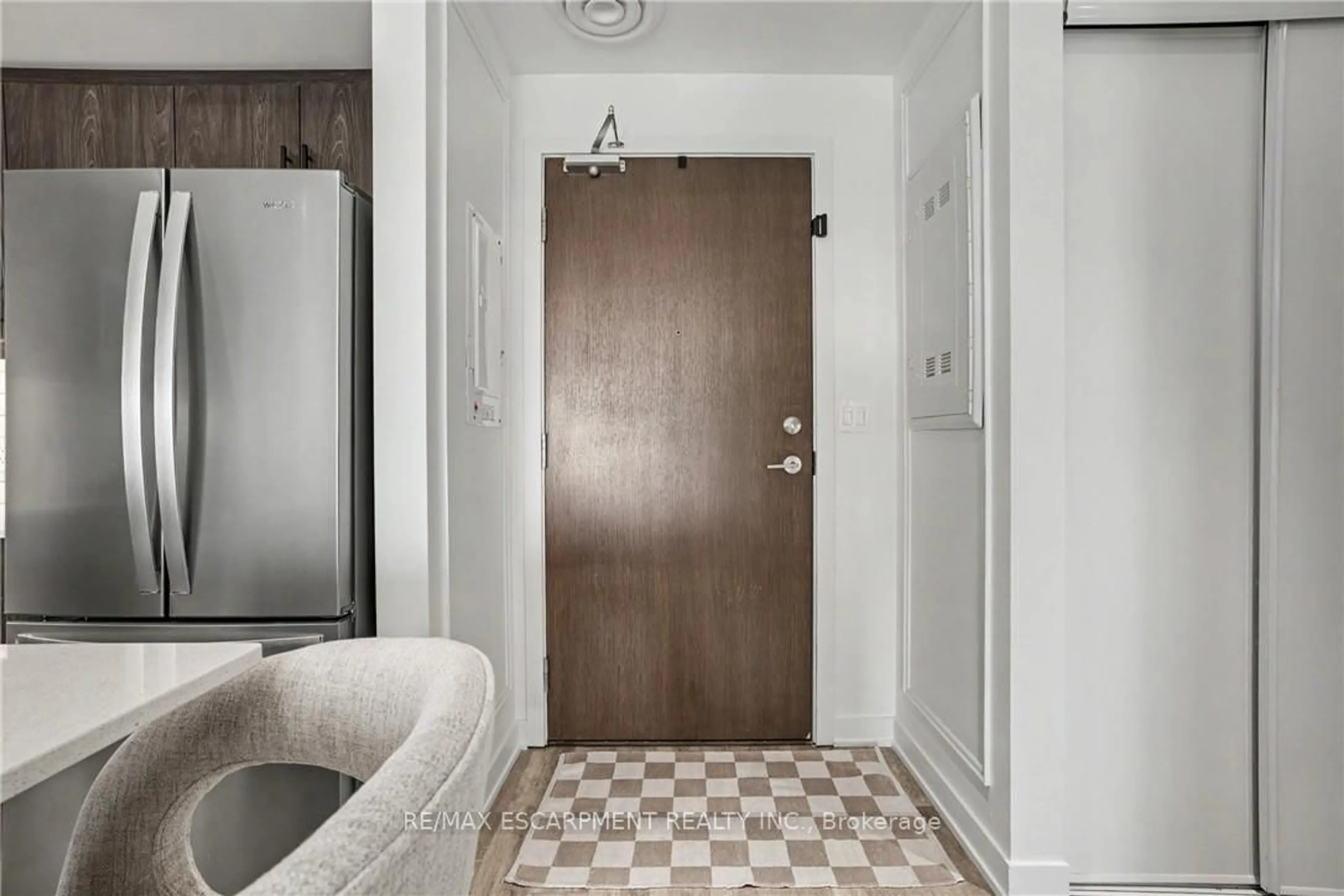 Indoor entryway for 16 Markle Cres #414, Hamilton Ontario L9G 0H4