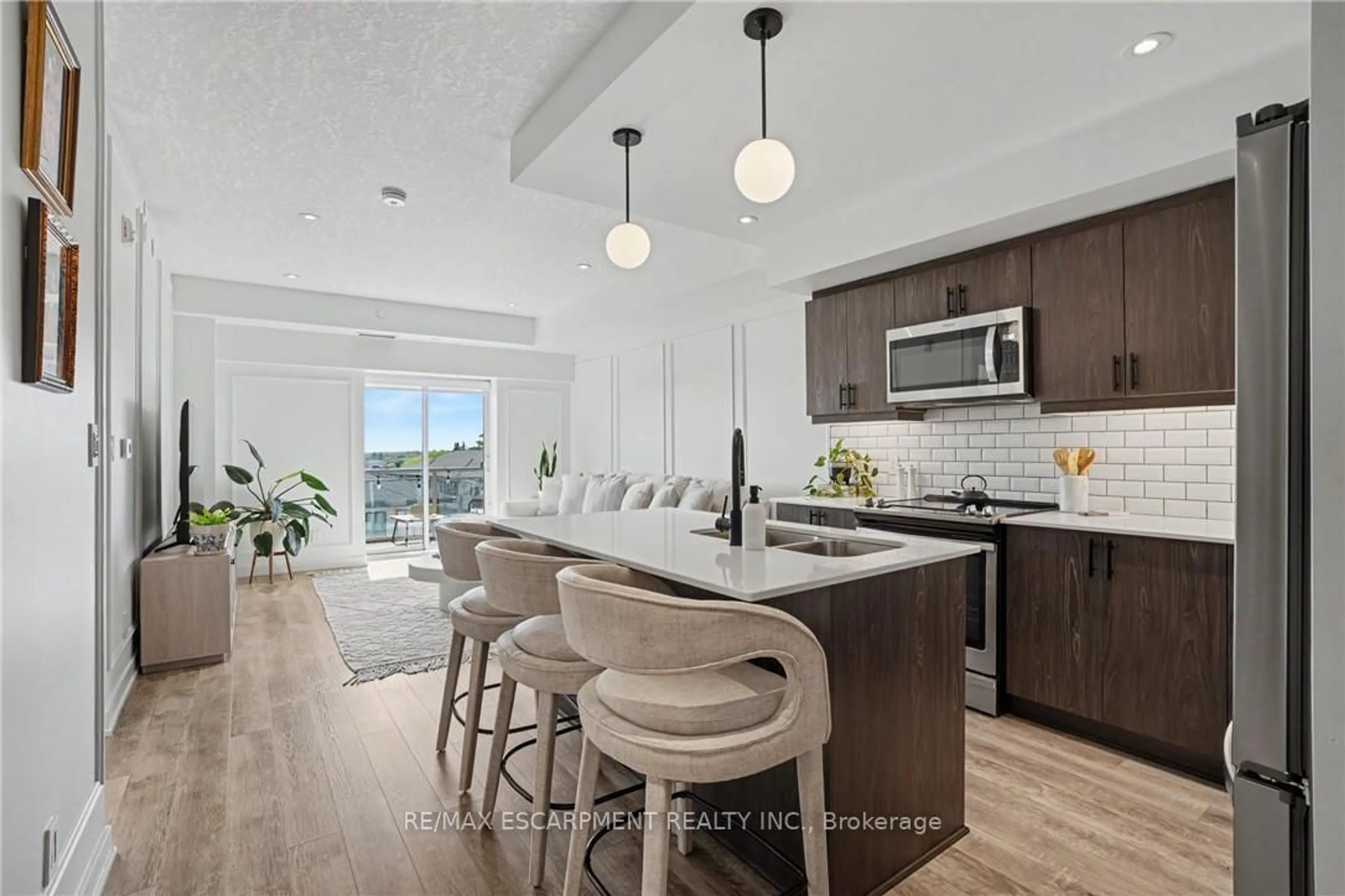 Open concept kitchen, ceramic/tile floor for 16 Markle Cres #414, Hamilton Ontario L9G 0H4