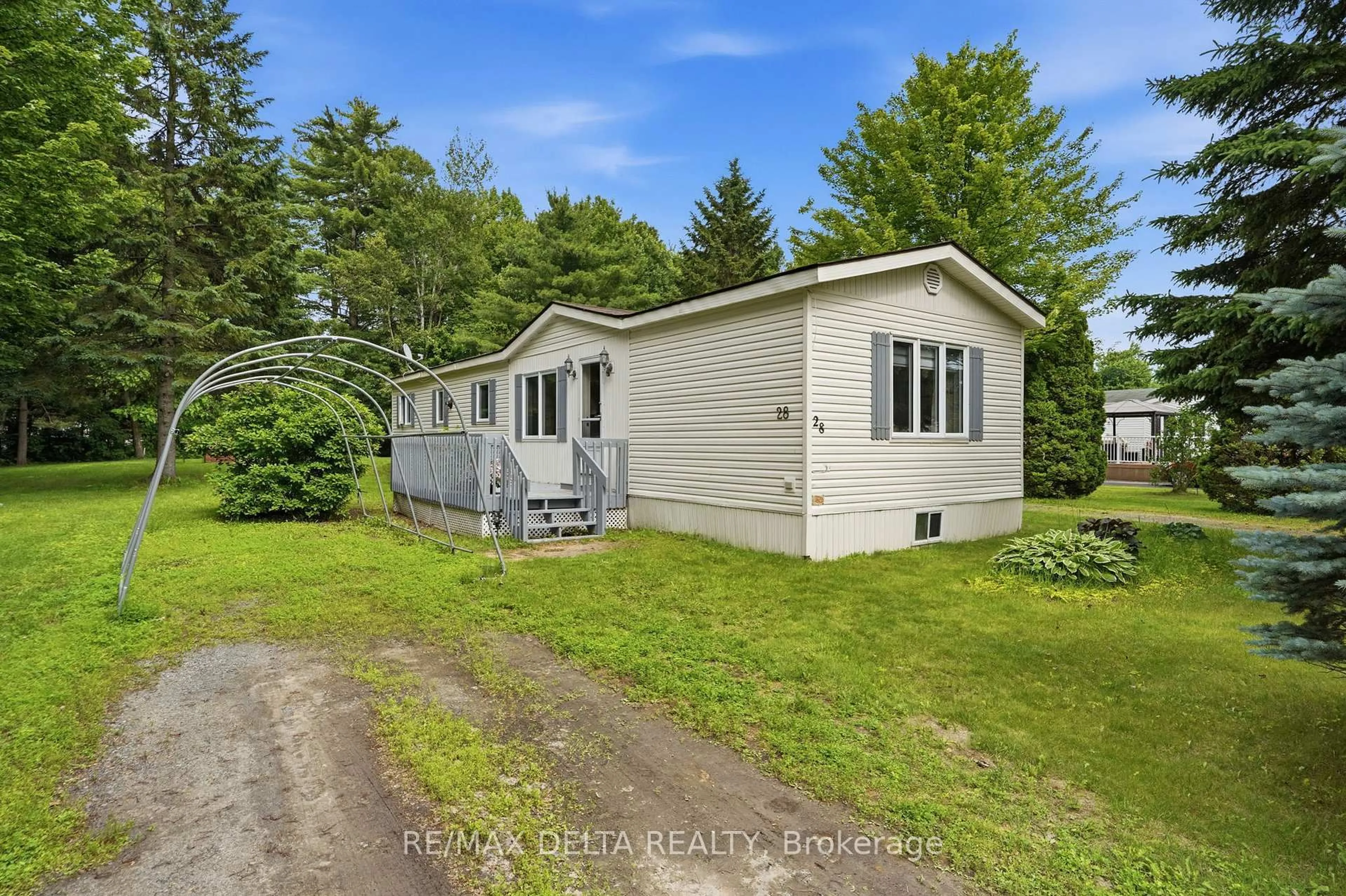 A pic from outside/outdoor area/front of a property/back of a property/a pic from drone, water/lake/river/ocean view for 28-5279 County road 17 Highway, Alfred and Plantagenet Ontario K0B 1A0