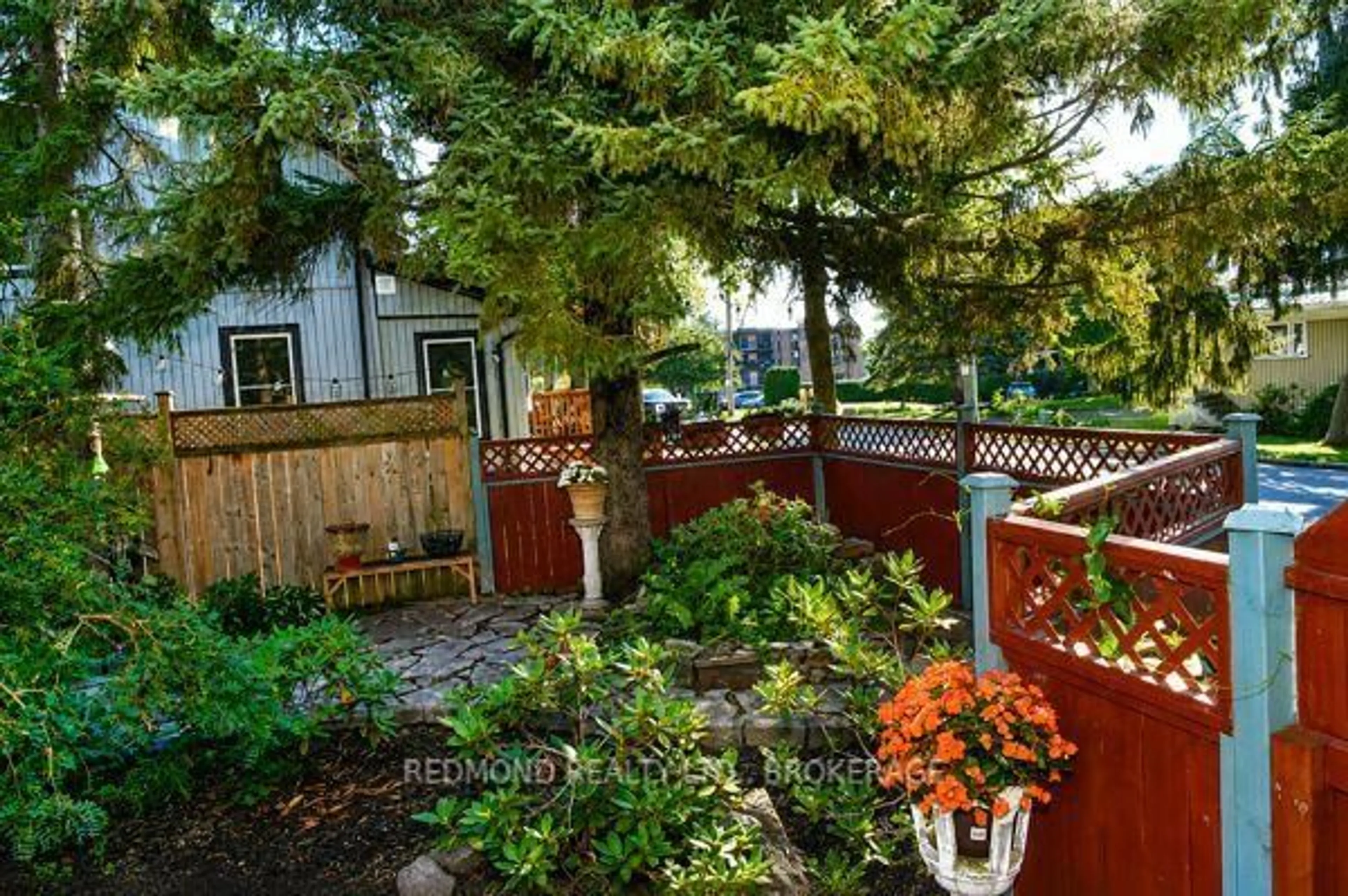 Patio, street for 200 South St, Gananoque Ontario K7G 1A3