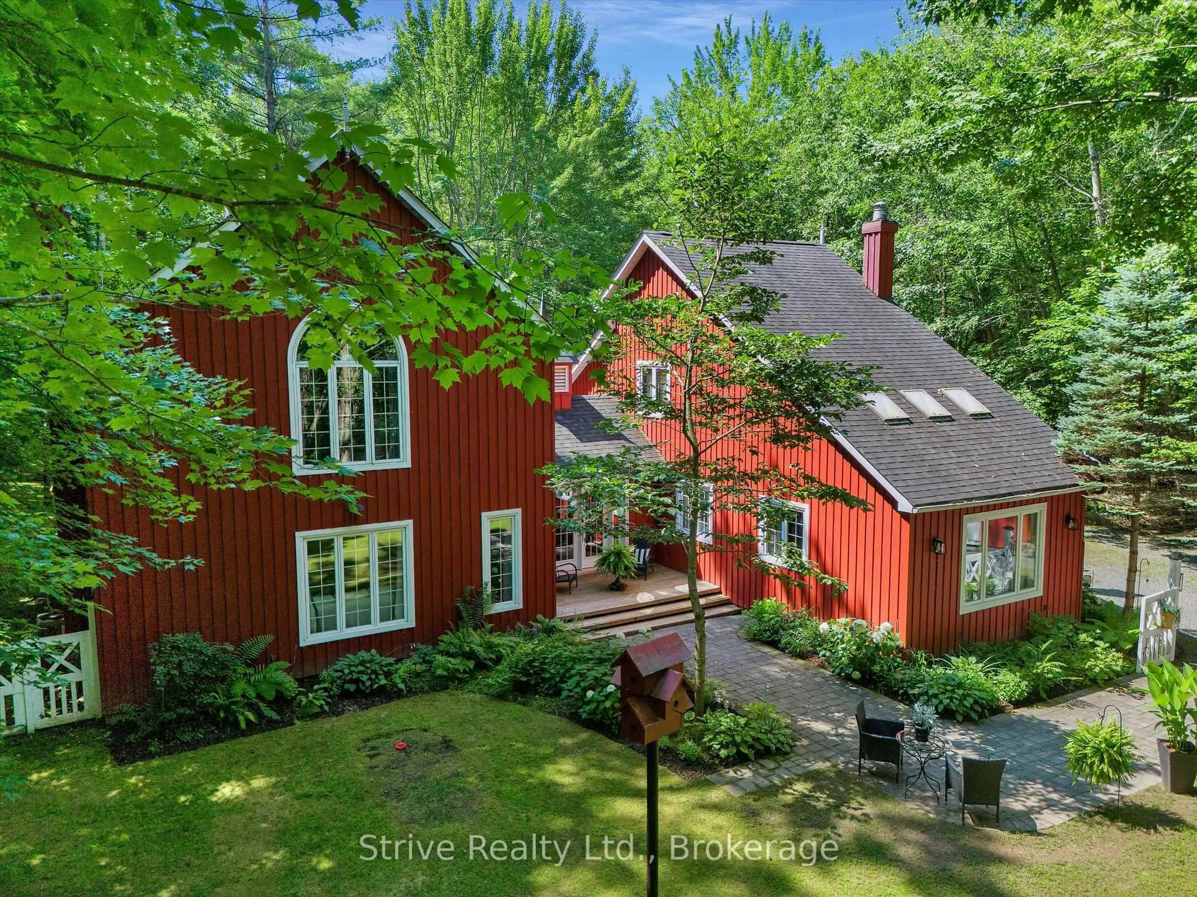 A pic from outside/outdoor area/front of a property/back of a property/a pic from drone, street for 1035 George Rd, Bracebridge Ontario P1L 1W8