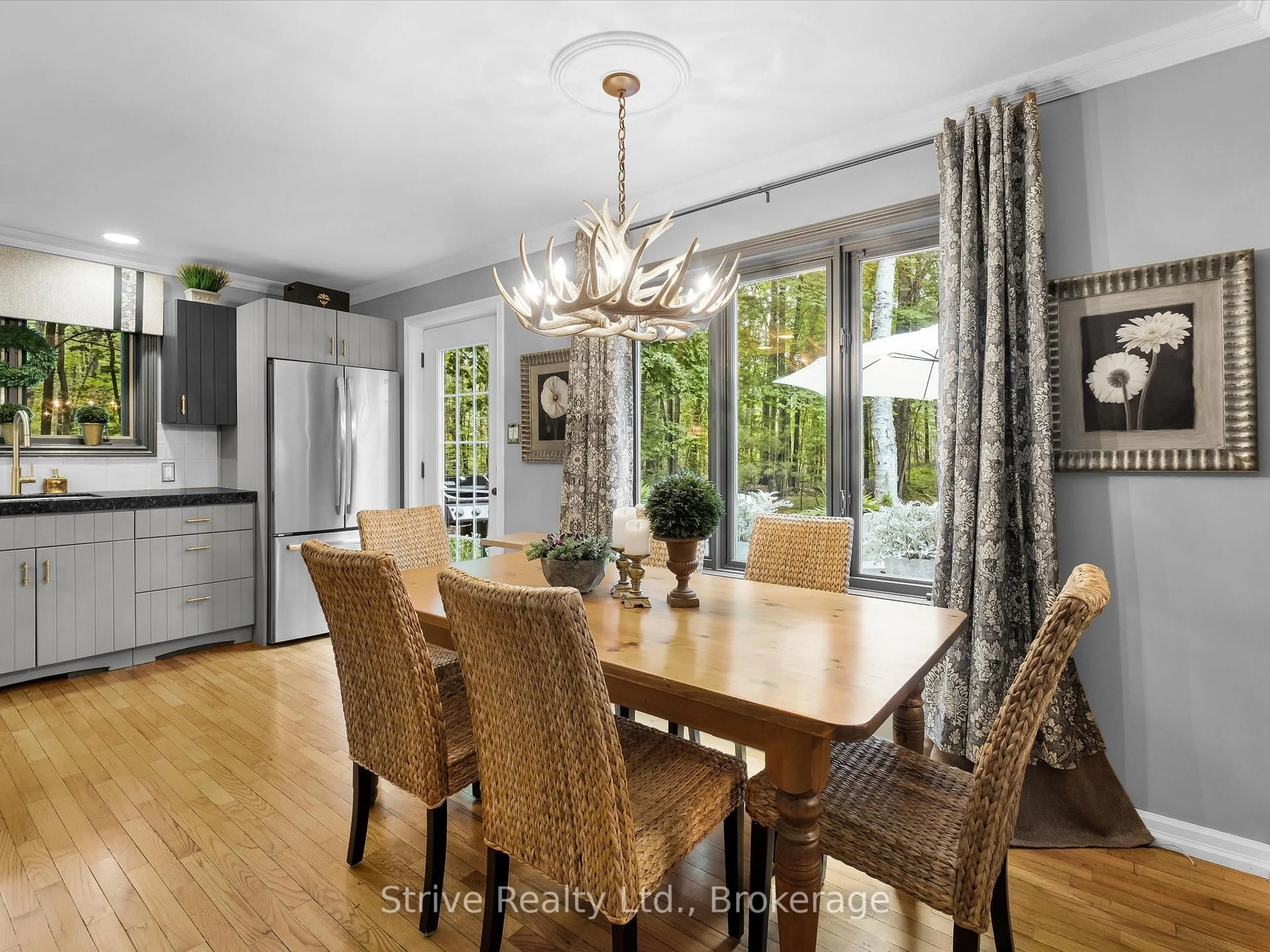 Dining room, wood/laminate floor for 1035 George Rd, Bracebridge Ontario P1L 1W8