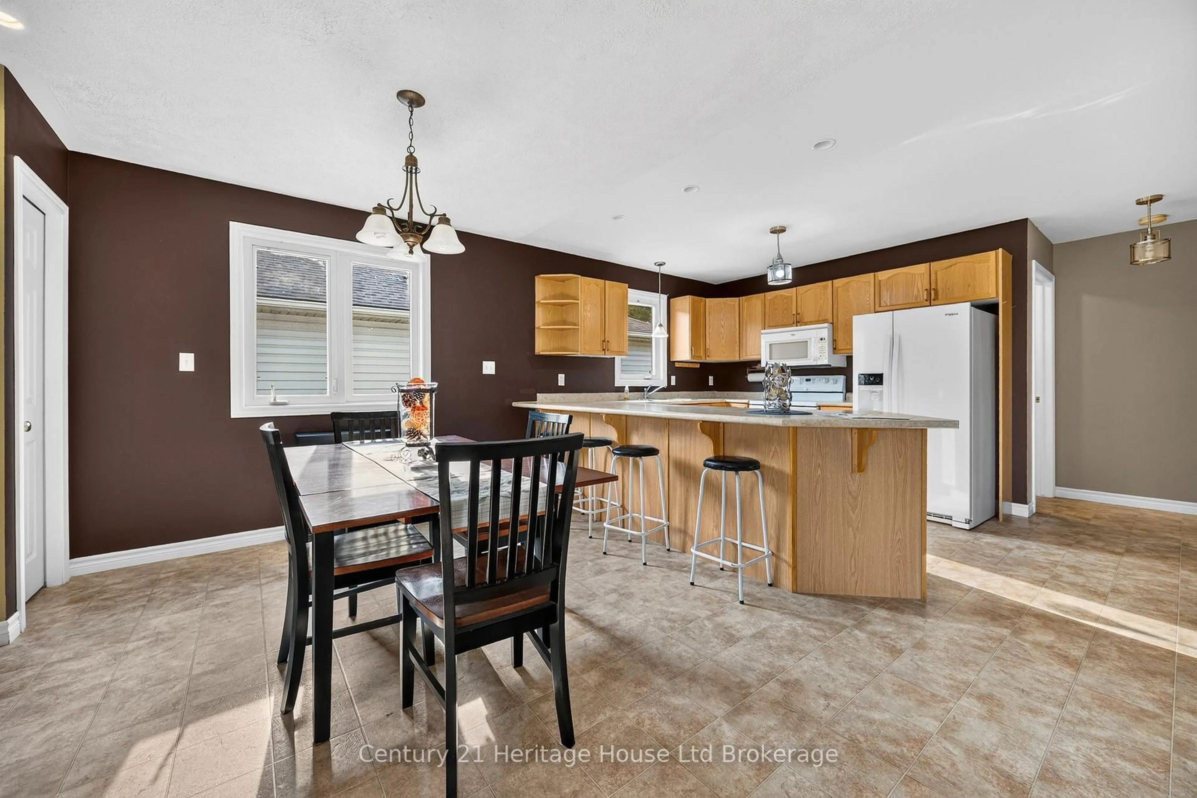 Open concept kitchen, ceramic/tile floor for 16 Herford St, Tillsonburg Ontario N4G 4V2