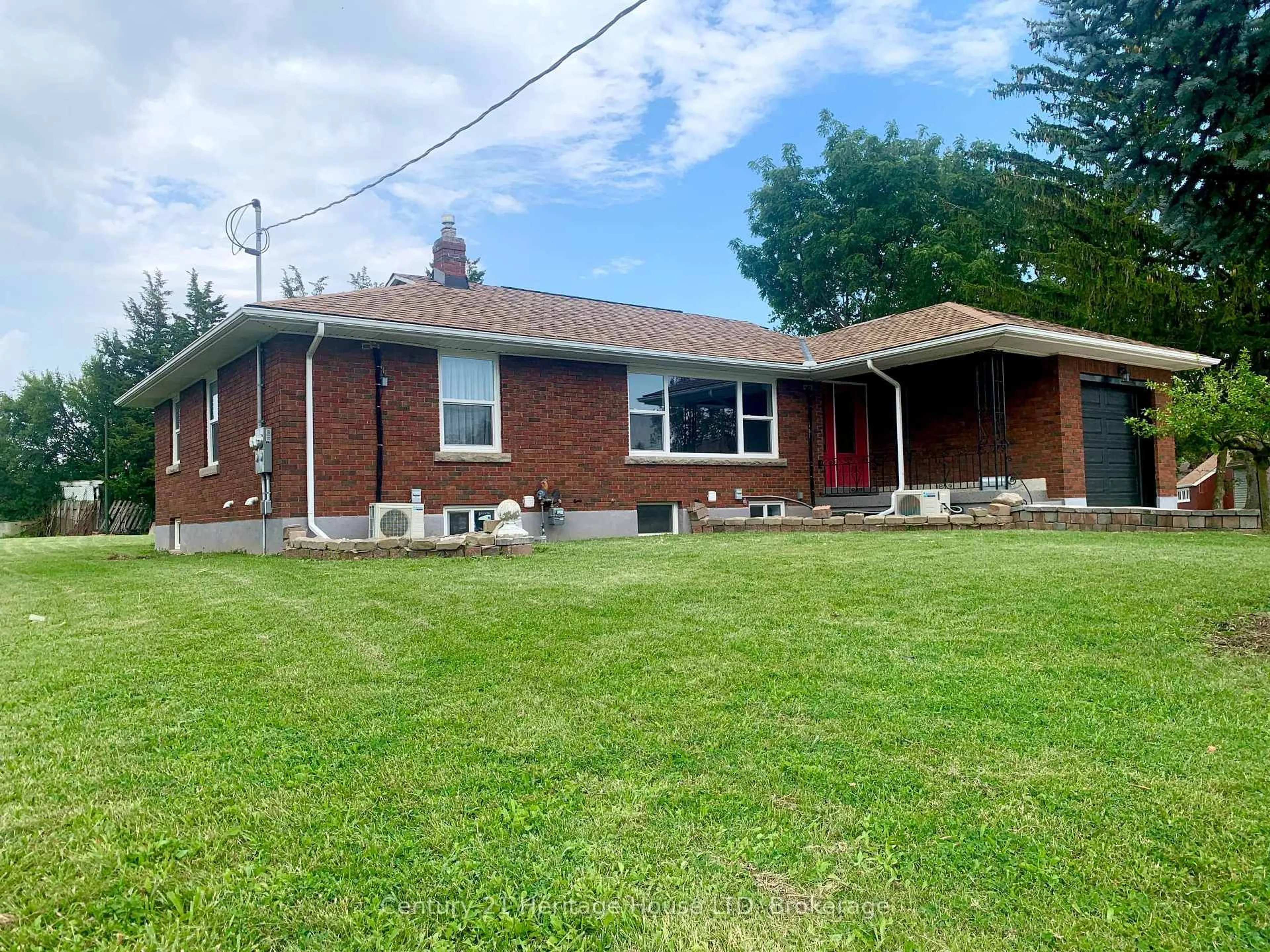A pic from outside/outdoor area/front of a property/back of a property/a pic from drone, building for 2 Foley Cres, Thorold Ontario L2V 2K8