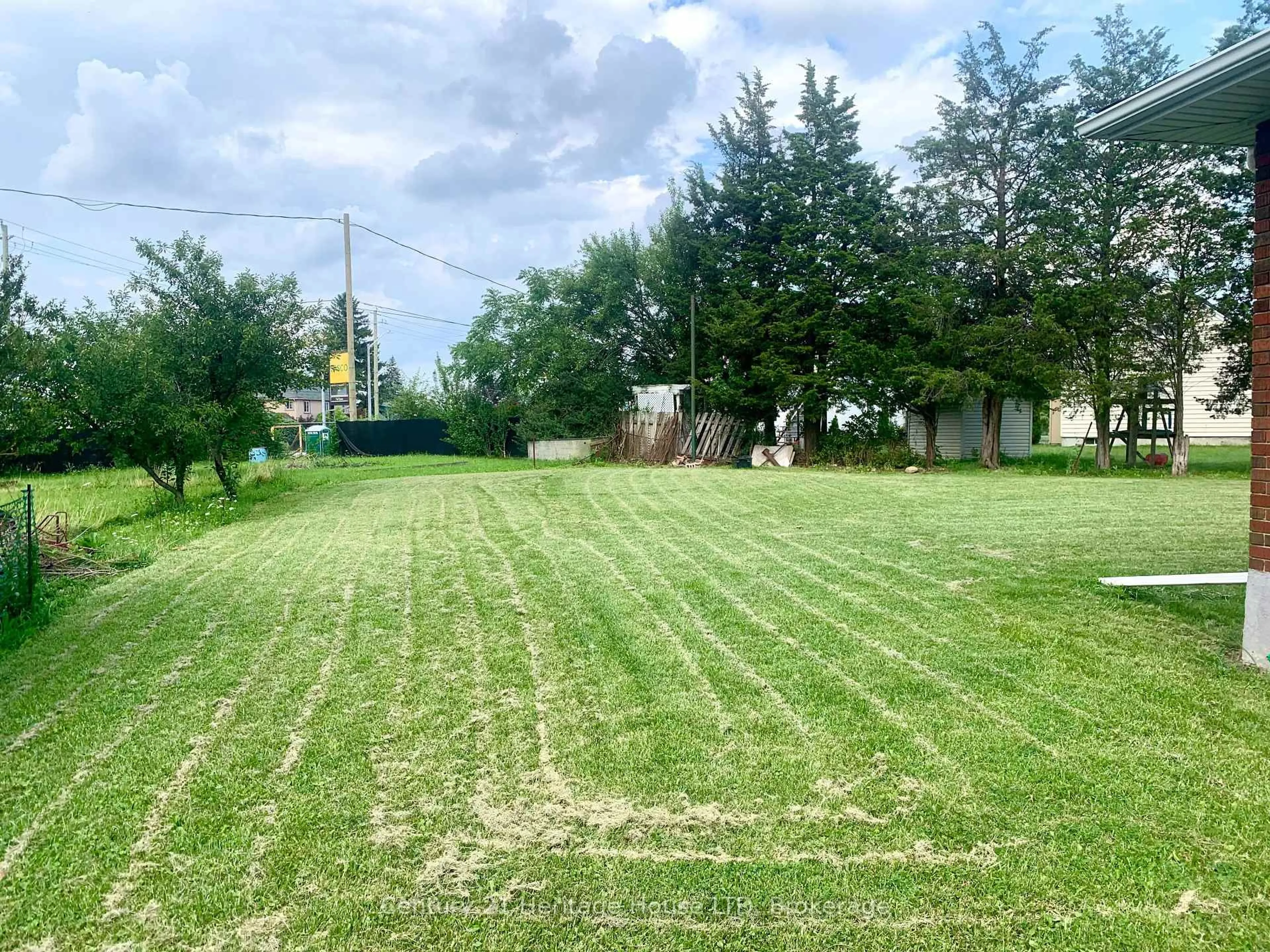 A pic from outside/outdoor area/front of a property/back of a property/a pic from drone, street for 2 Foley Cres, Thorold Ontario L2V 2K8