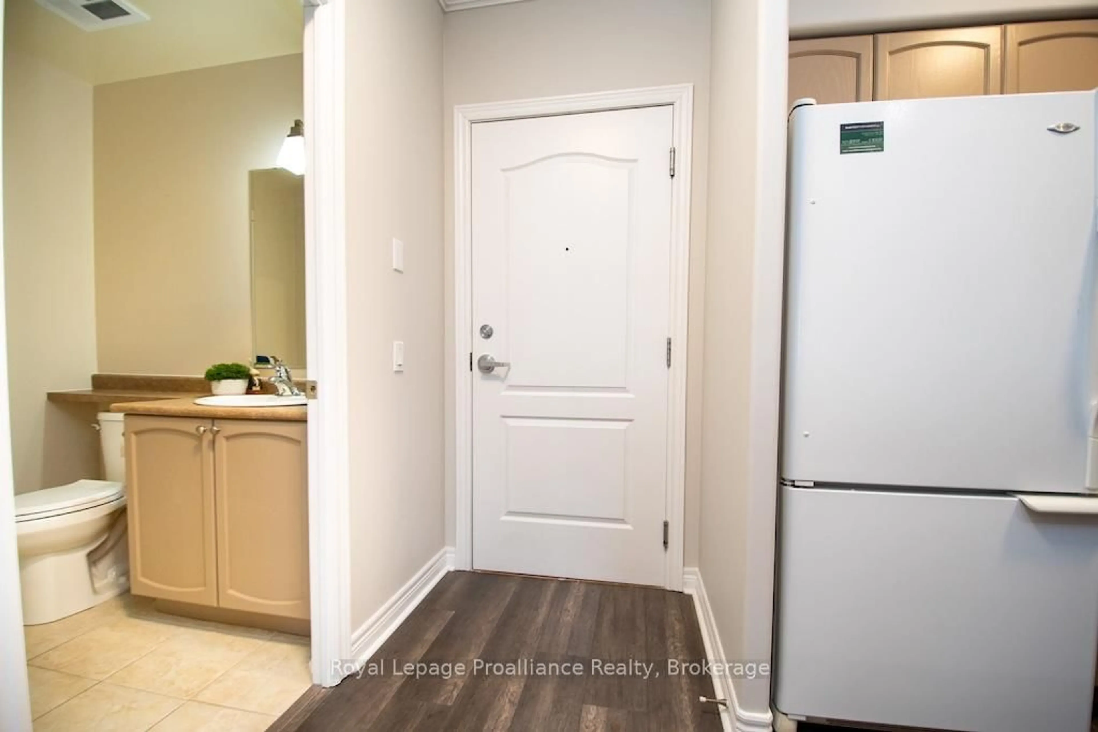 Indoor entryway for 869 Clonsilla Ave #212, Peterborough Ontario K9J 0B7