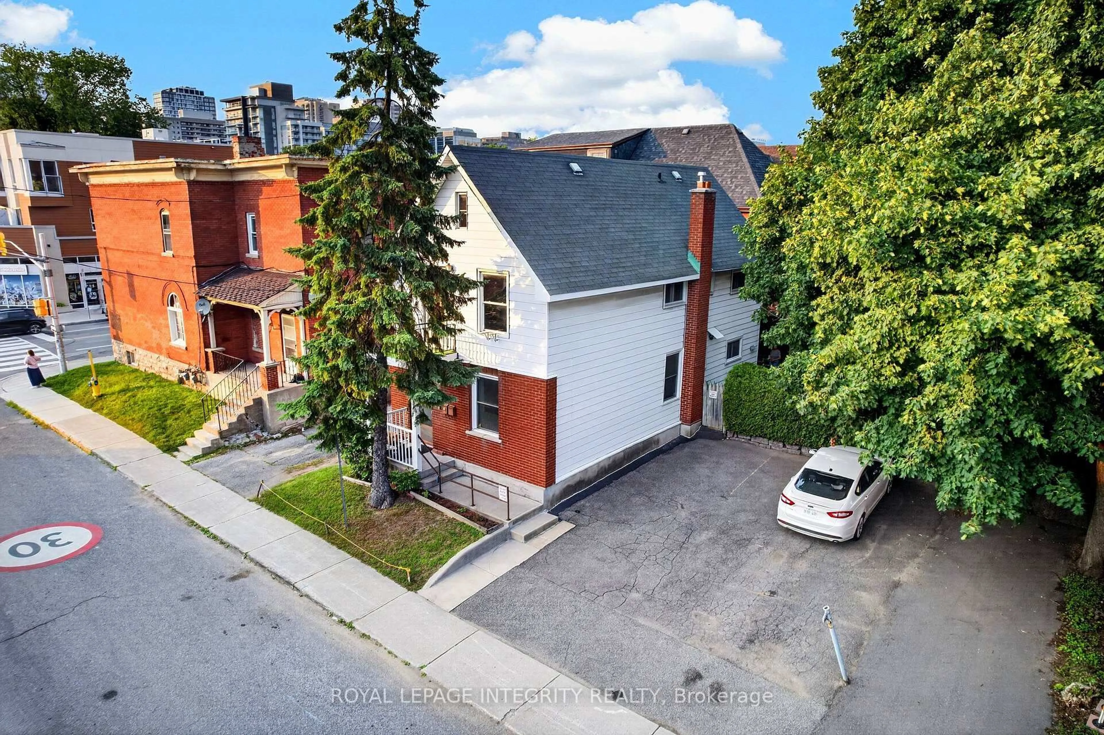 A pic from outside/outdoor area/front of a property/back of a property/a pic from drone, street for 141 Percy St, Ottawa Ontario K1R 6C8