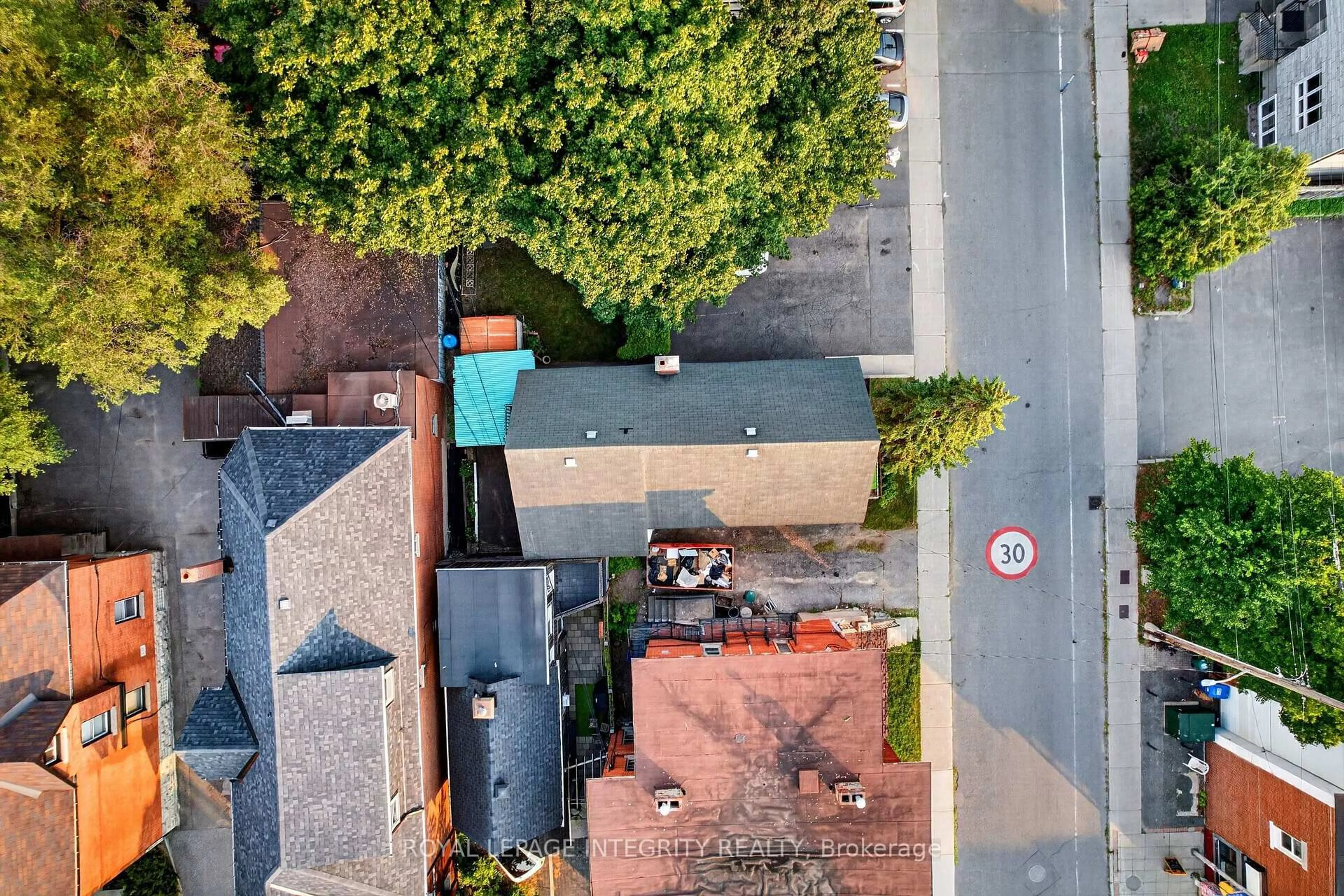 A pic from outside/outdoor area/front of a property/back of a property/a pic from drone, street for 141 Percy St, Ottawa Ontario K1R 6C8