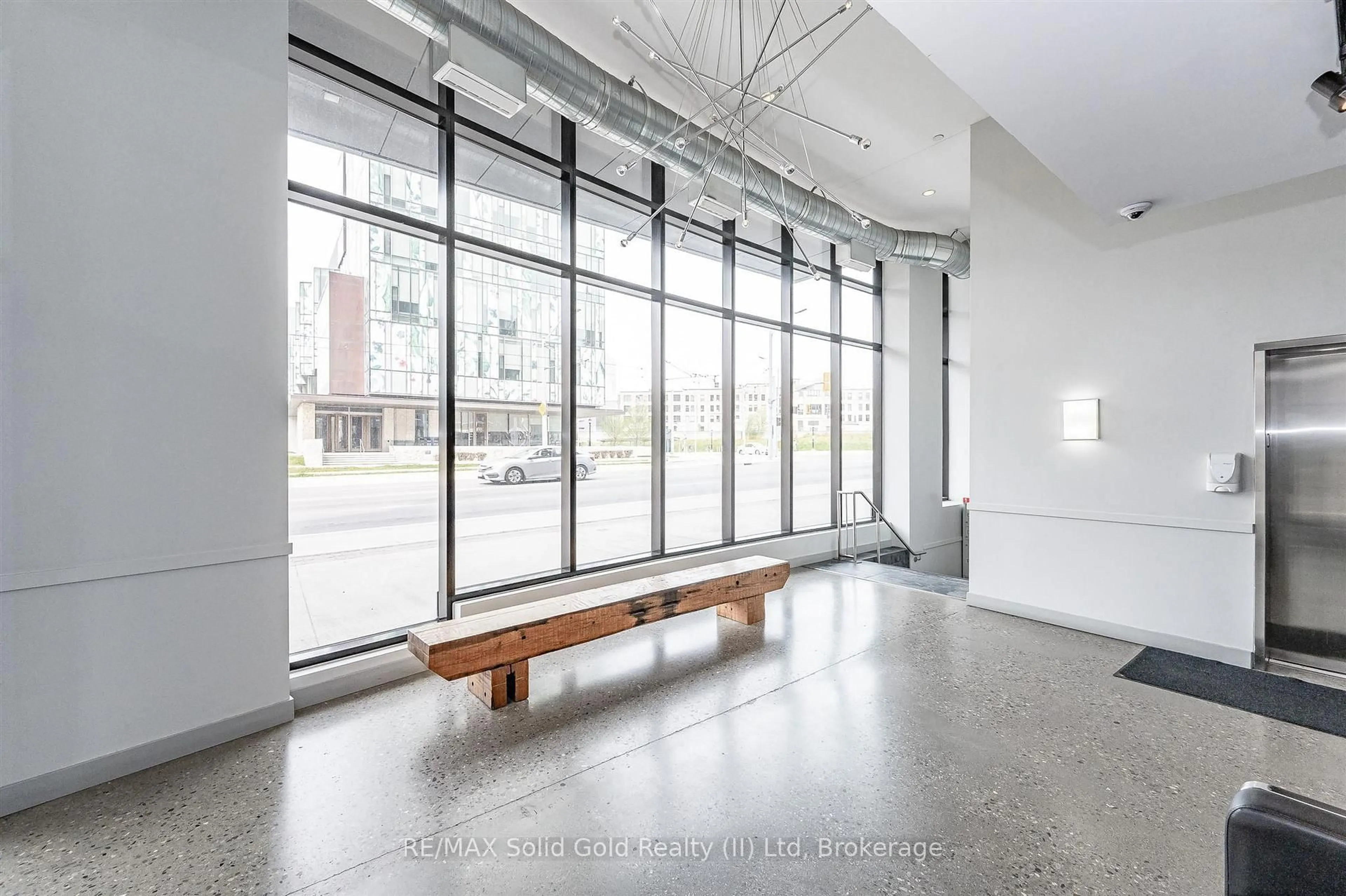 Indoor foyer for 1 Victoria St #1807, Kitchener Ontario N2G 0B5