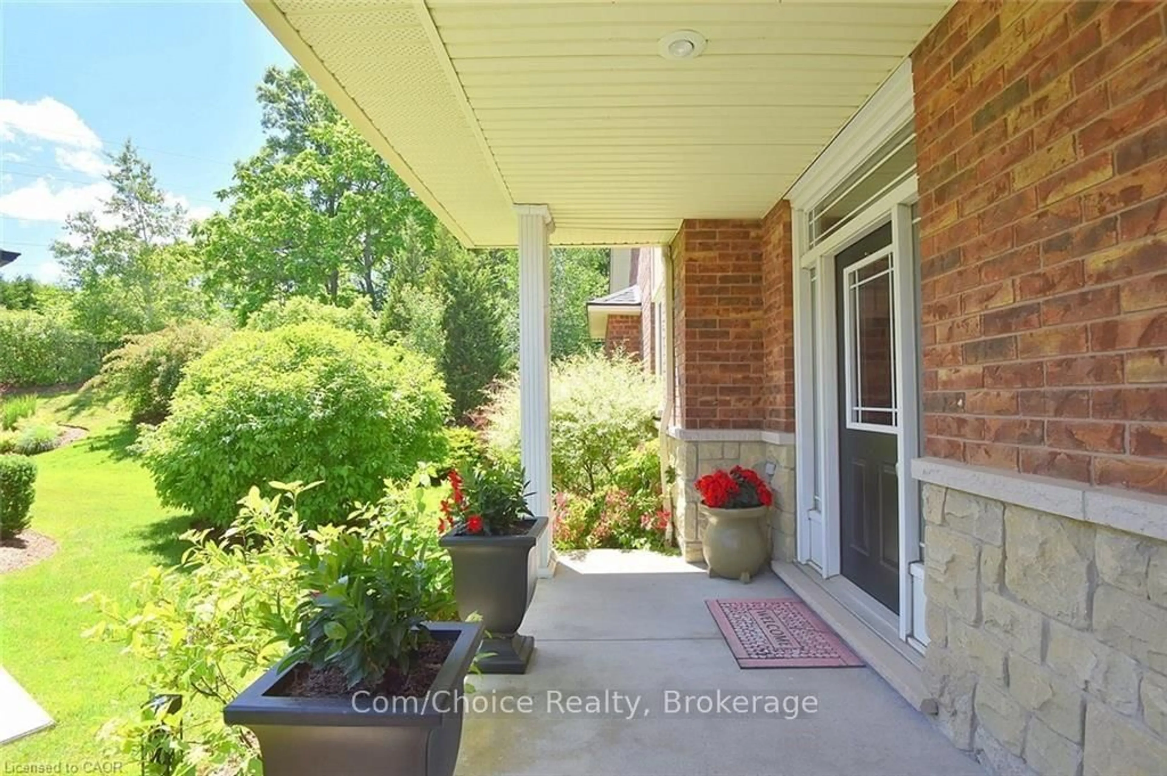 Indoor entryway for 27 Landscapes Tr #27 Land, Hamilton Ontario L9K 0A1