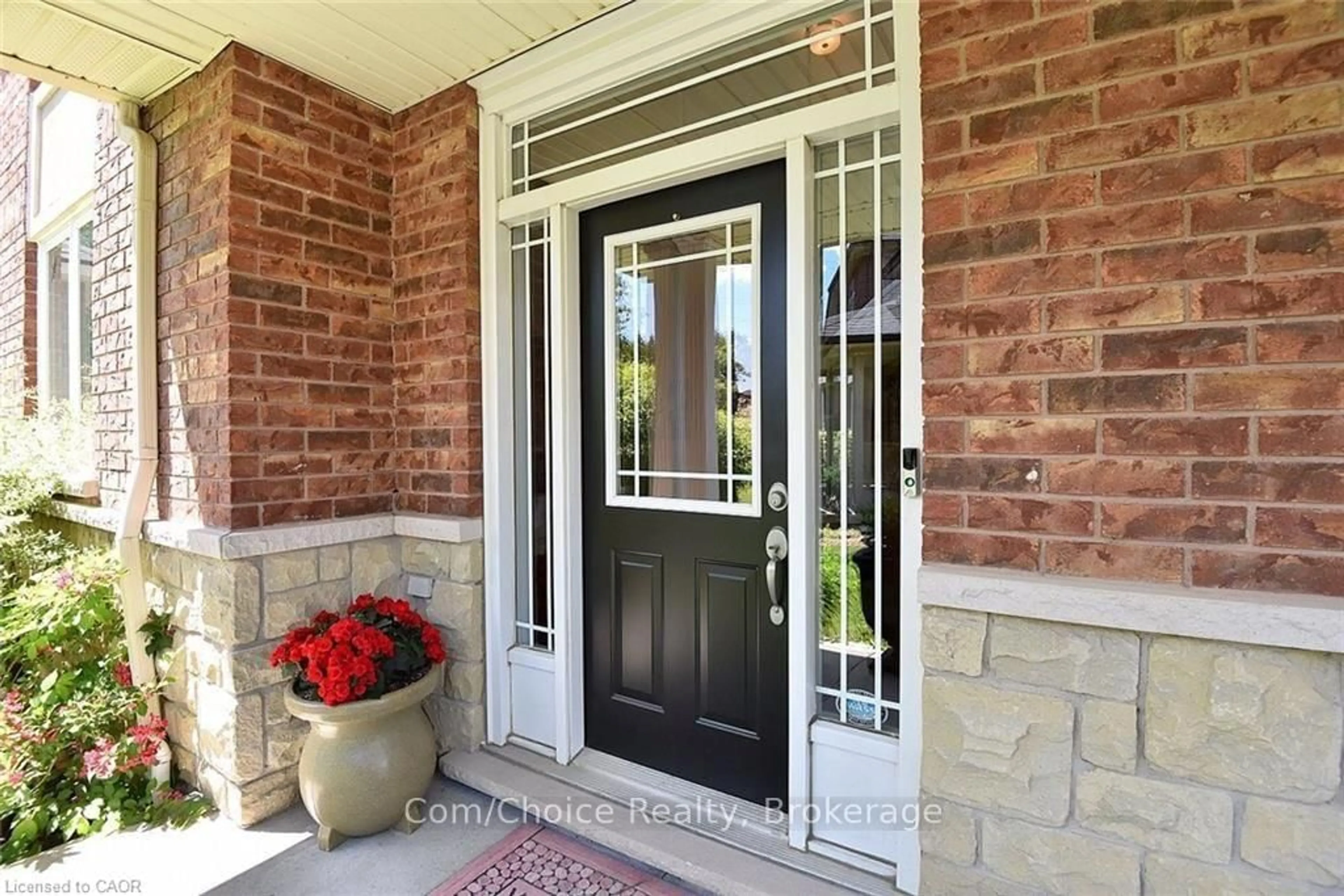 Indoor entryway for 27 Landscapes Tr #27 Land, Hamilton Ontario L9K 0A1