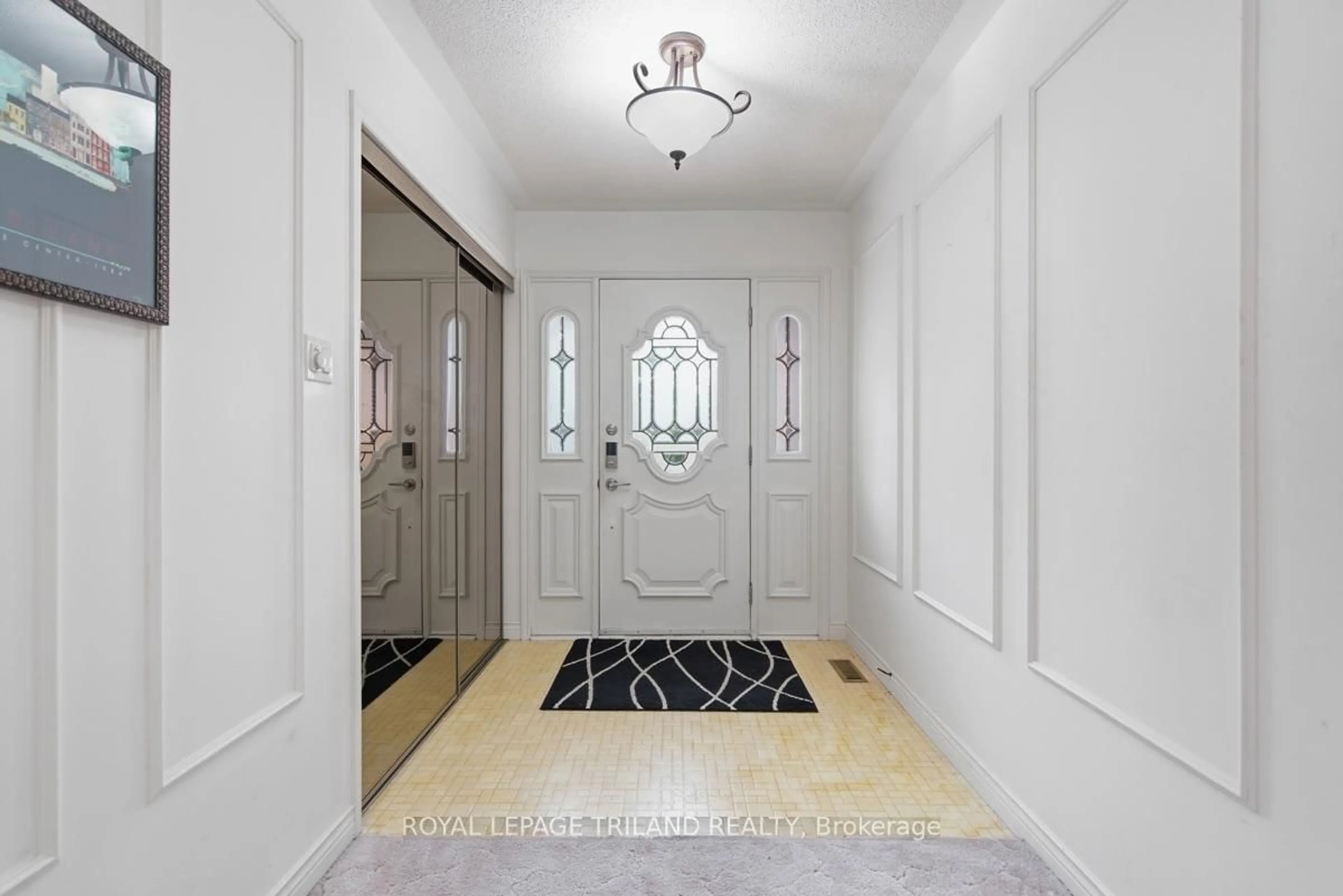 Indoor entryway for 60 Rosecliffe Cres #8, London South Ontario N6K 4E5
