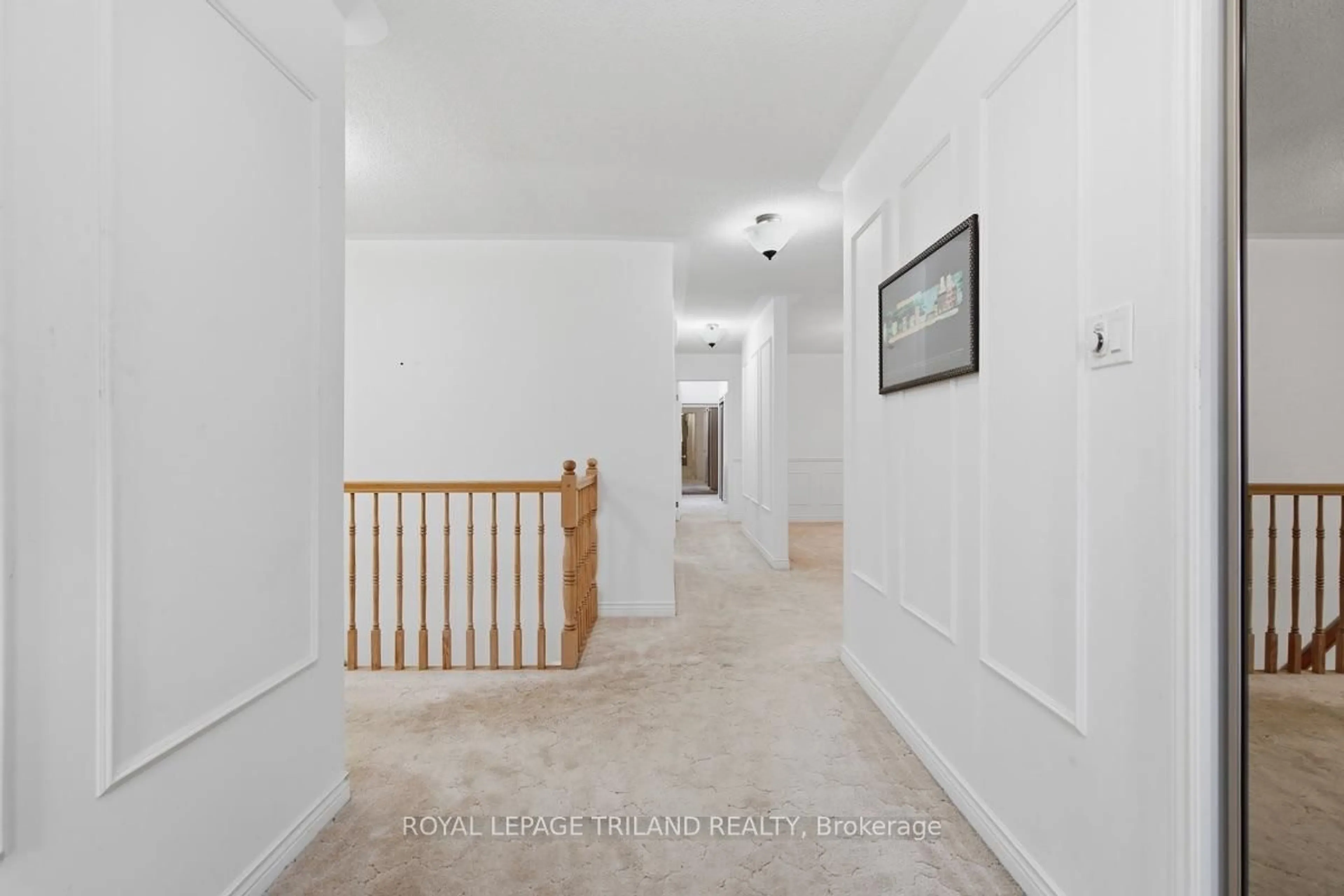 Indoor foyer for 60 Rosecliffe Cres #8, London South Ontario N6K 4E5