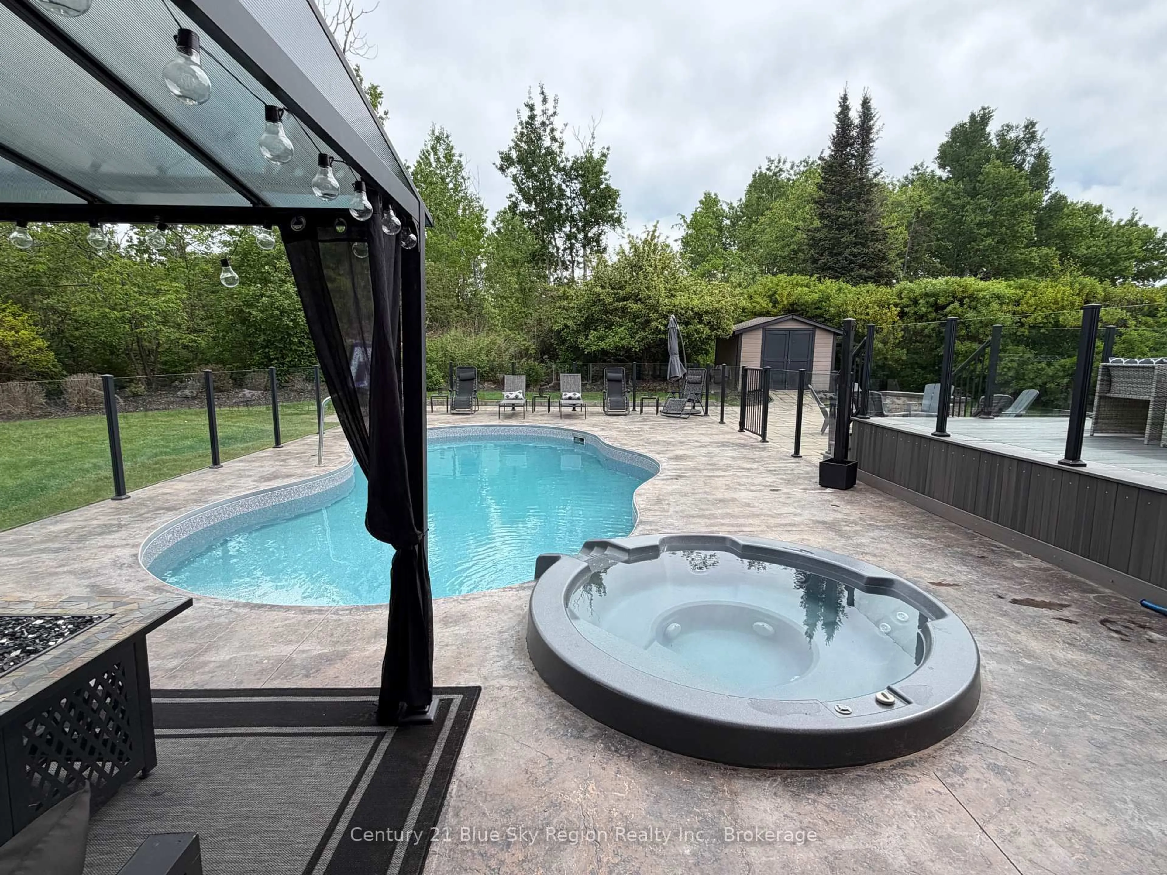 Pool for 790 LAURENTIAN Ave, North Bay Ontario P1B 7T8