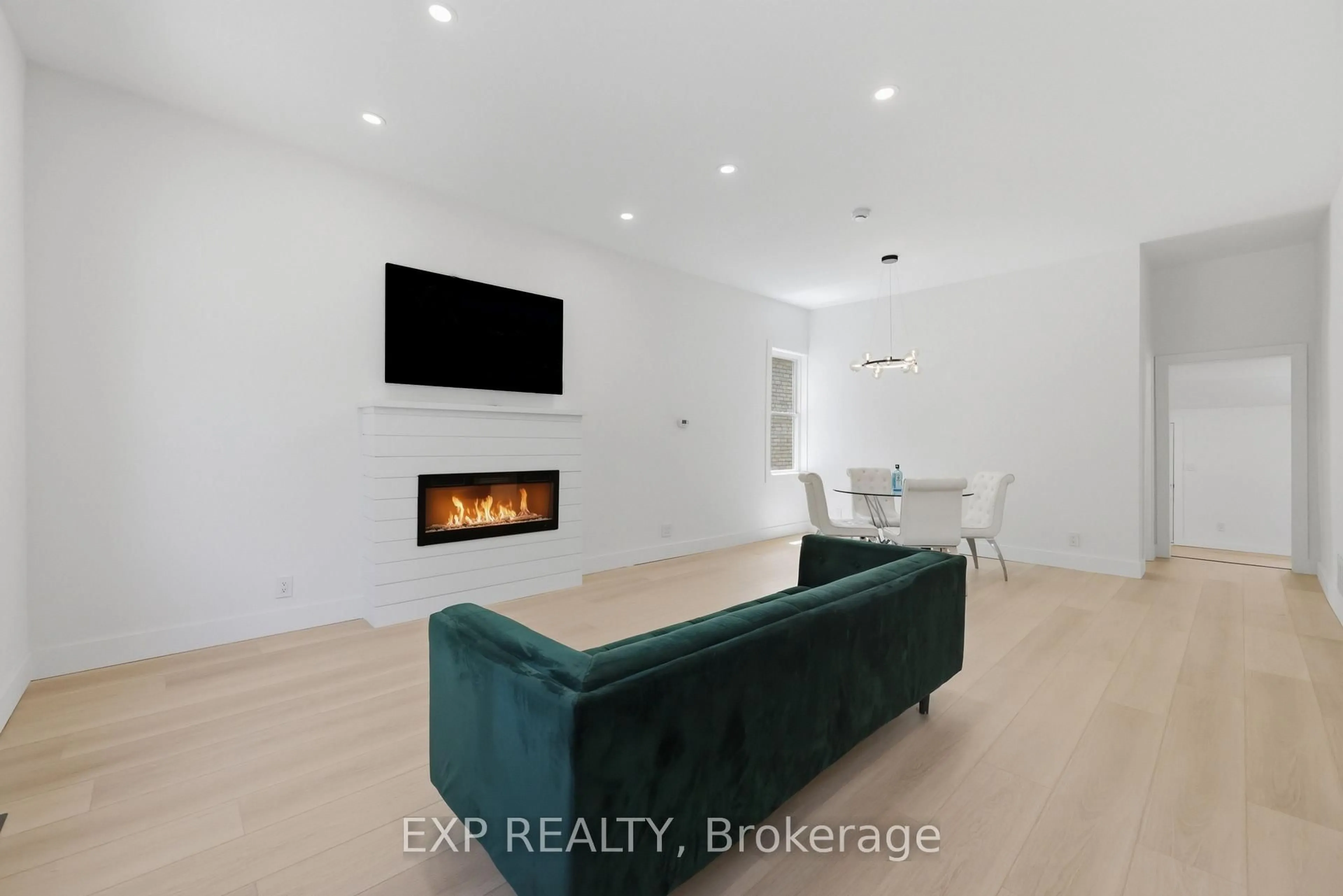A pic of a room for 571 Elizabeth St, London East Ontario N5W 3S5