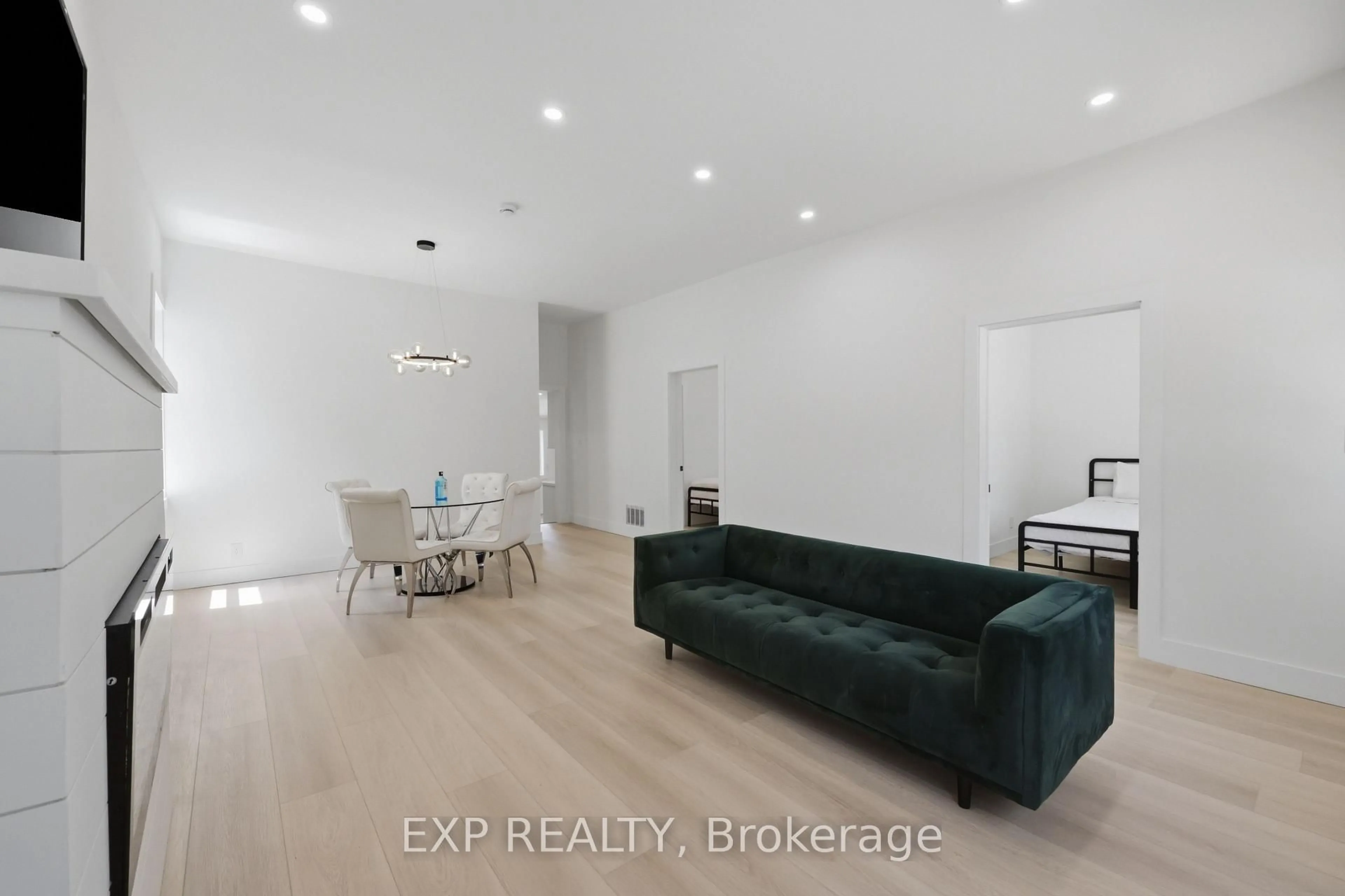 A pic of a room for 571 Elizabeth St, London East Ontario N5W 3S5