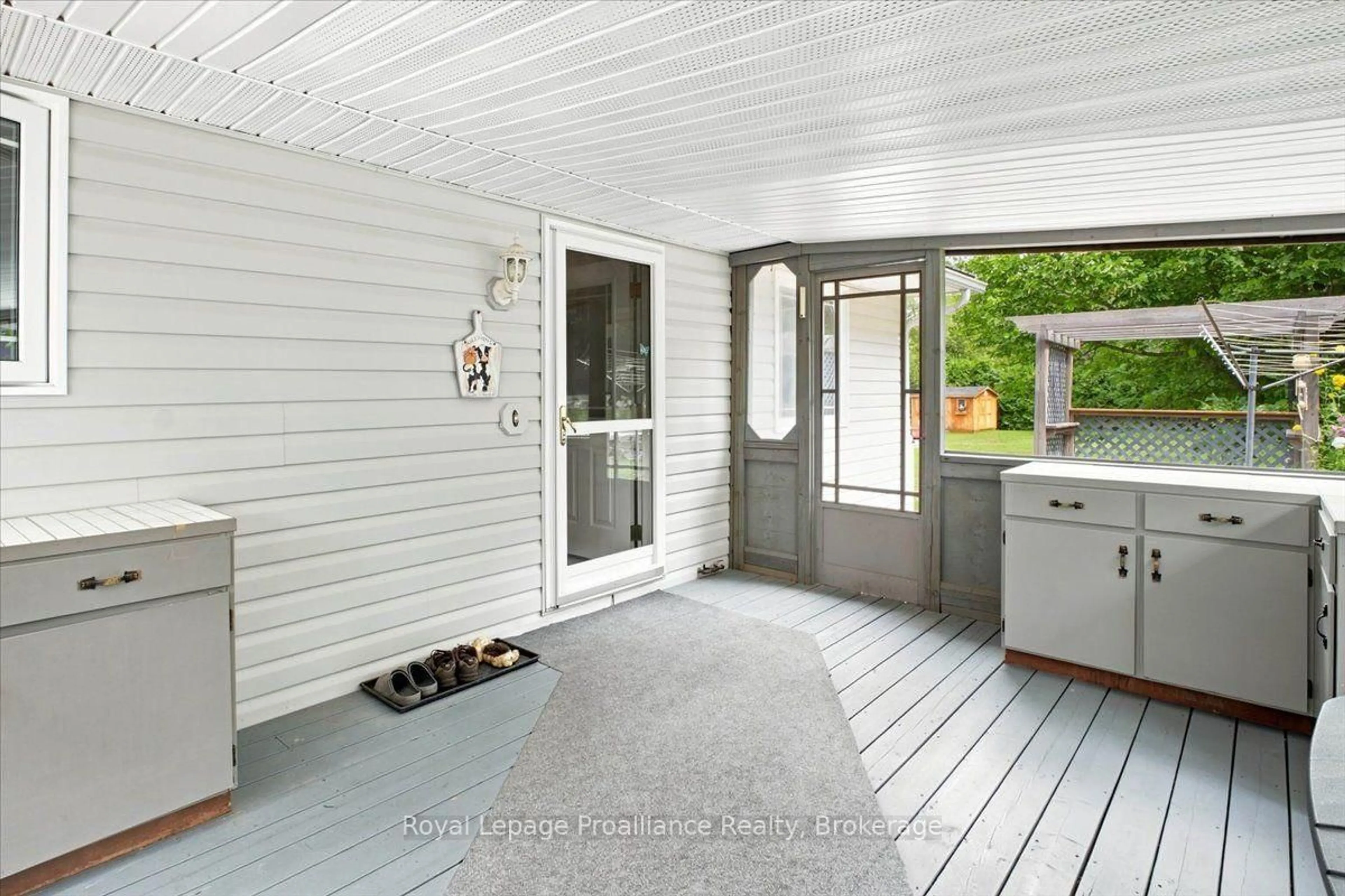 Patio, street for 40 Riverview Dr, Trent Hills Ontario K0L 1Y0