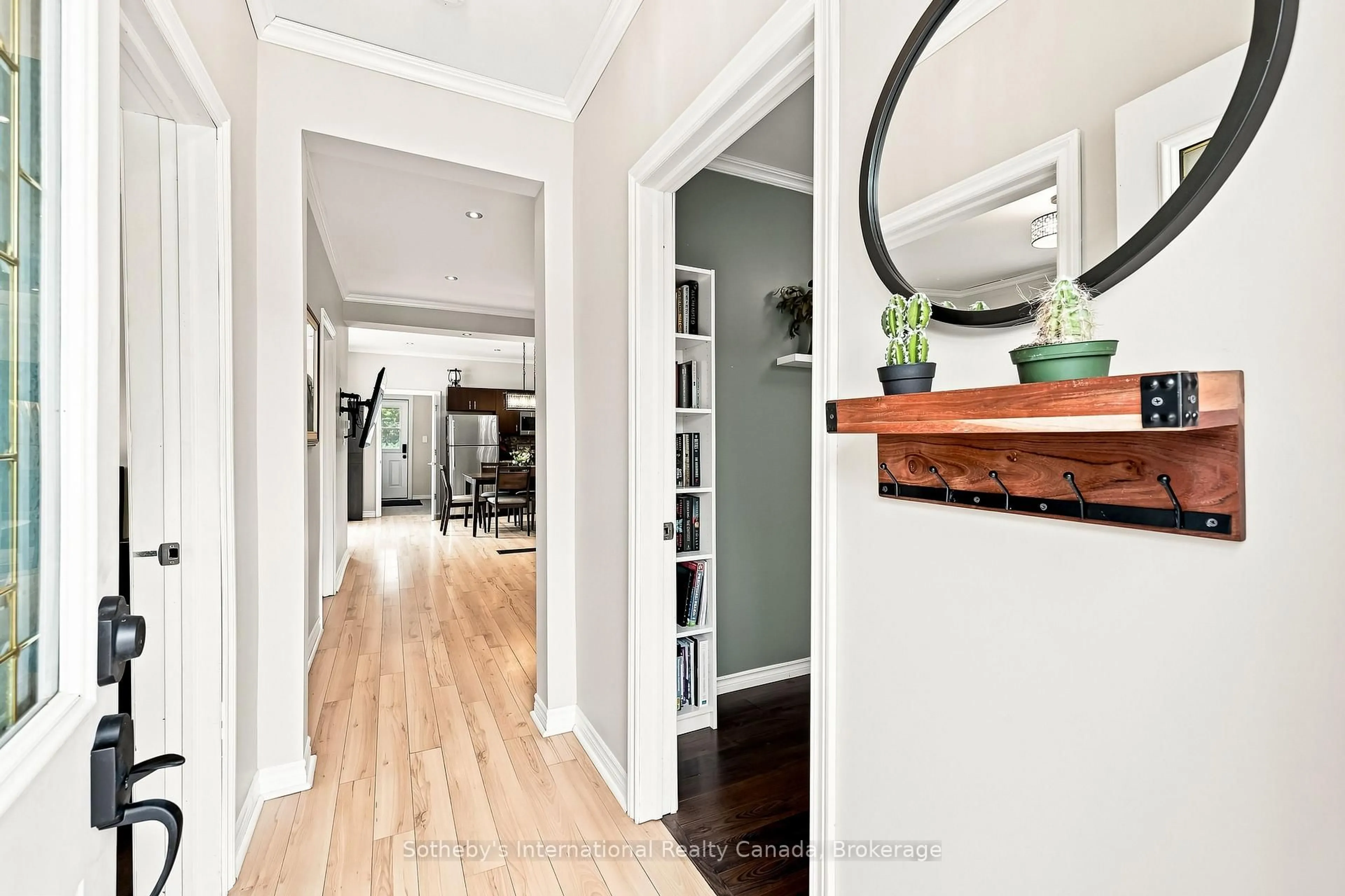 Indoor entryway for 104 Deblaquire St, Port Hope Ontario L1A 2K6