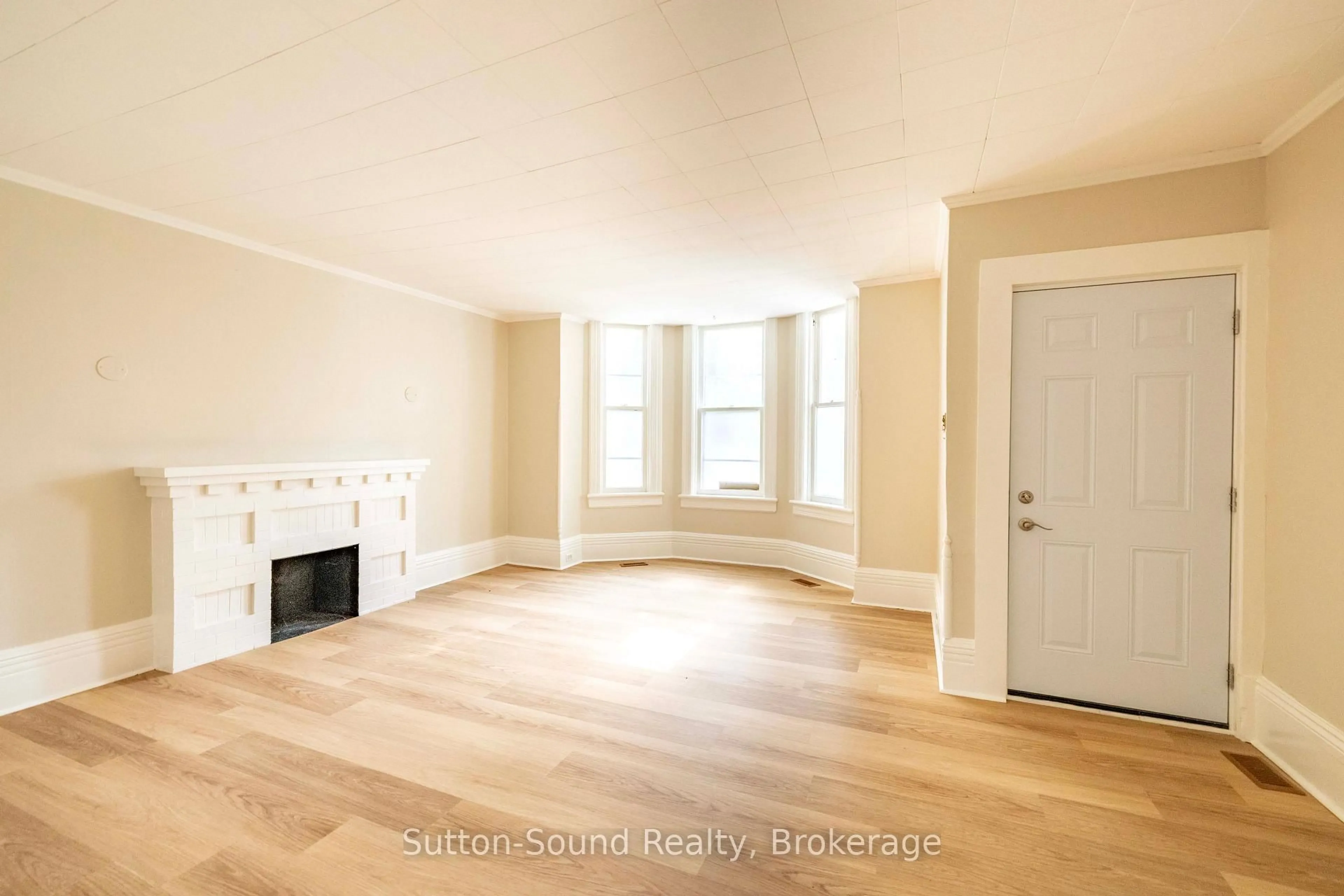 A pic of a room for 1100 4th Ave, Owen Sound Ontario N4K 2P2