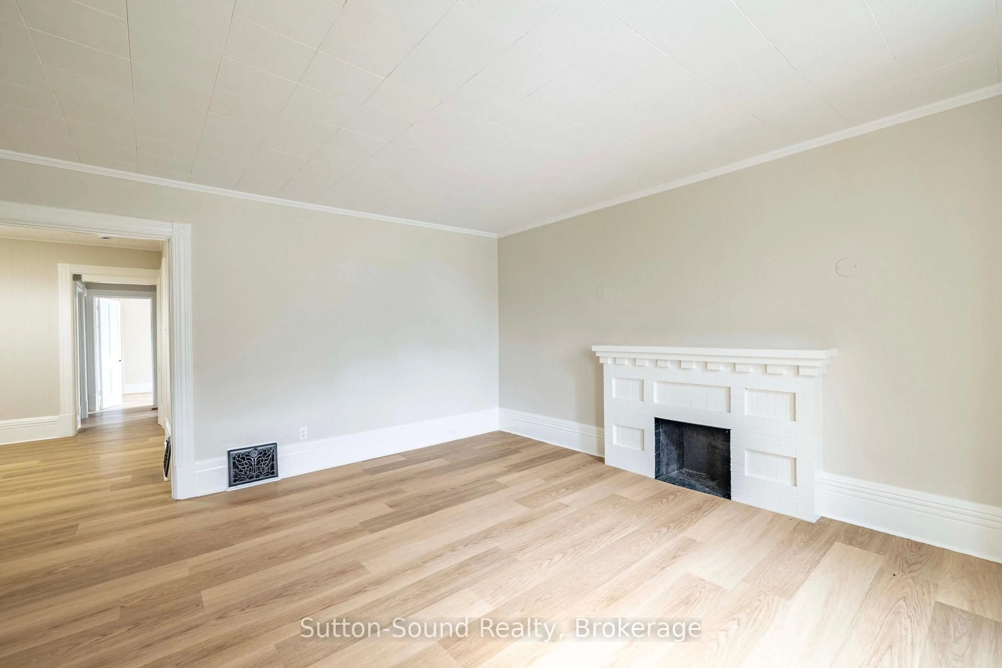 A pic of a room for 1100 4th Ave, Owen Sound Ontario N4K 2P2