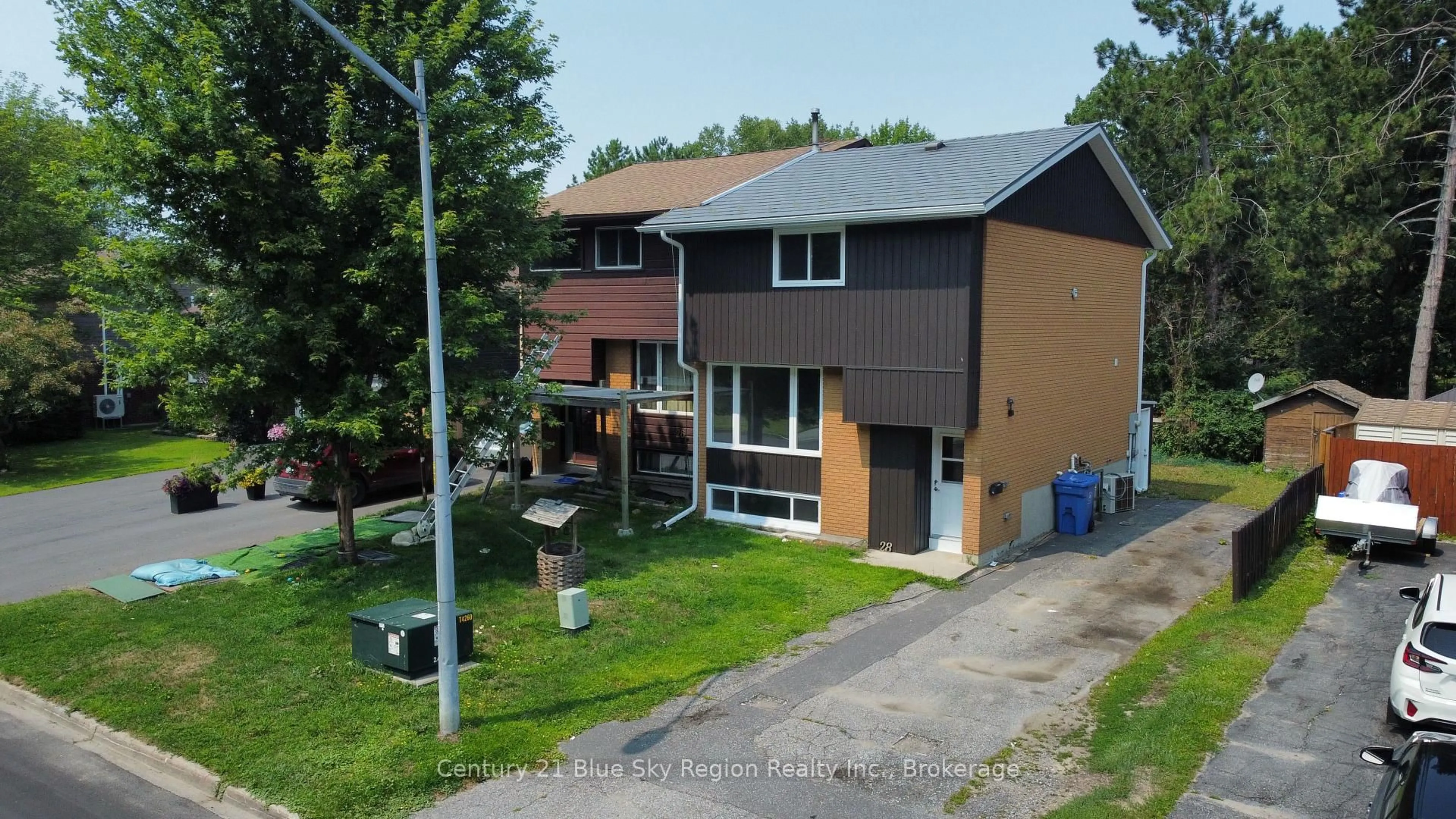 A pic from outside/outdoor area/front of a property/back of a property/a pic from drone, street for 28 Lovell Ave, North Bay Ontario P1A 3R8