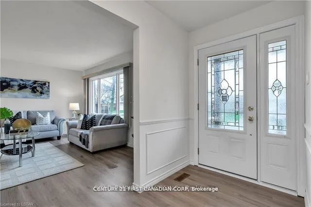 53 Archer Cres, London South 3