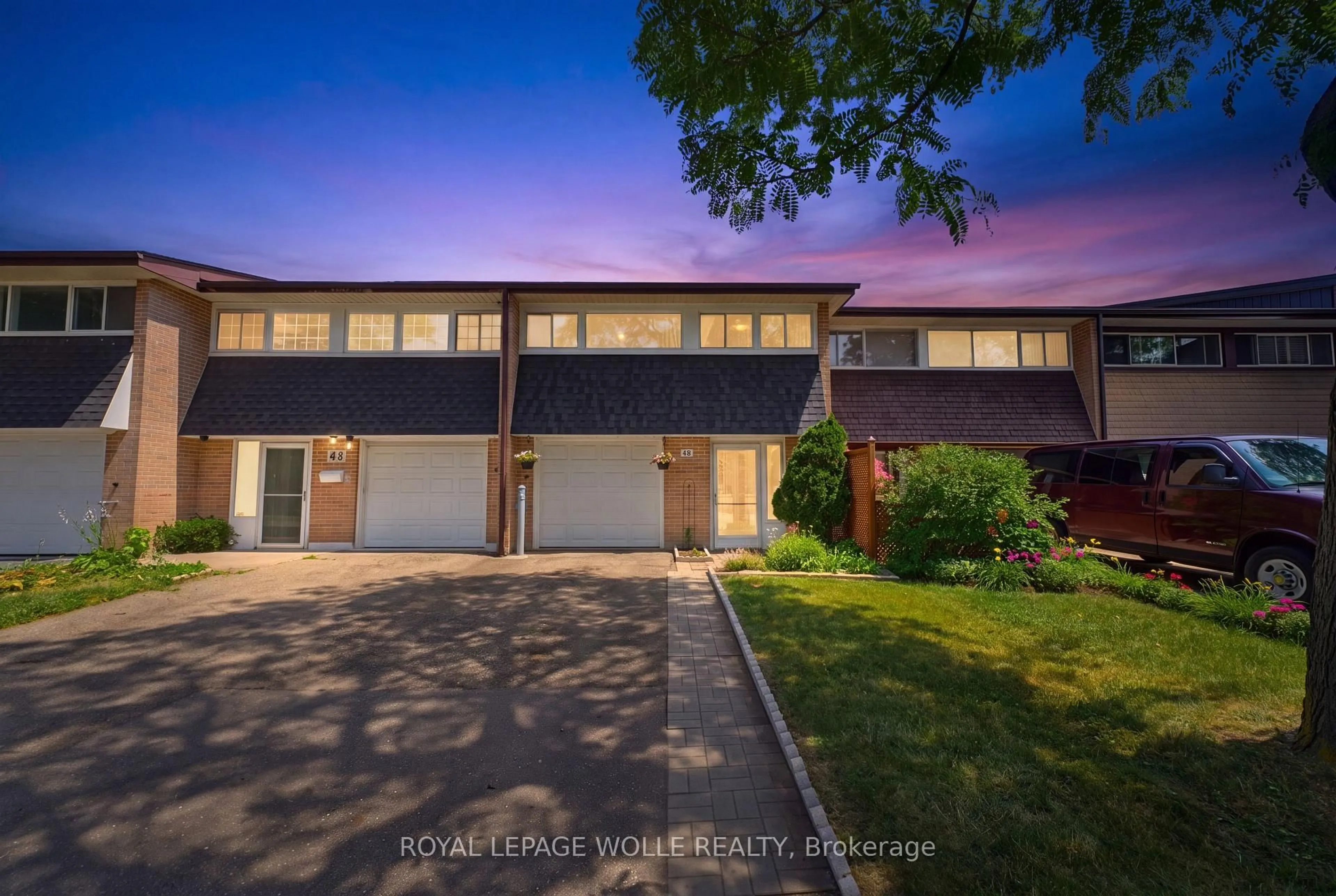 A pic from outside/outdoor area/front of a property/back of a property/a pic from drone, street for 48 Guerin Ave, Kitchener Ontario N2A 1S8