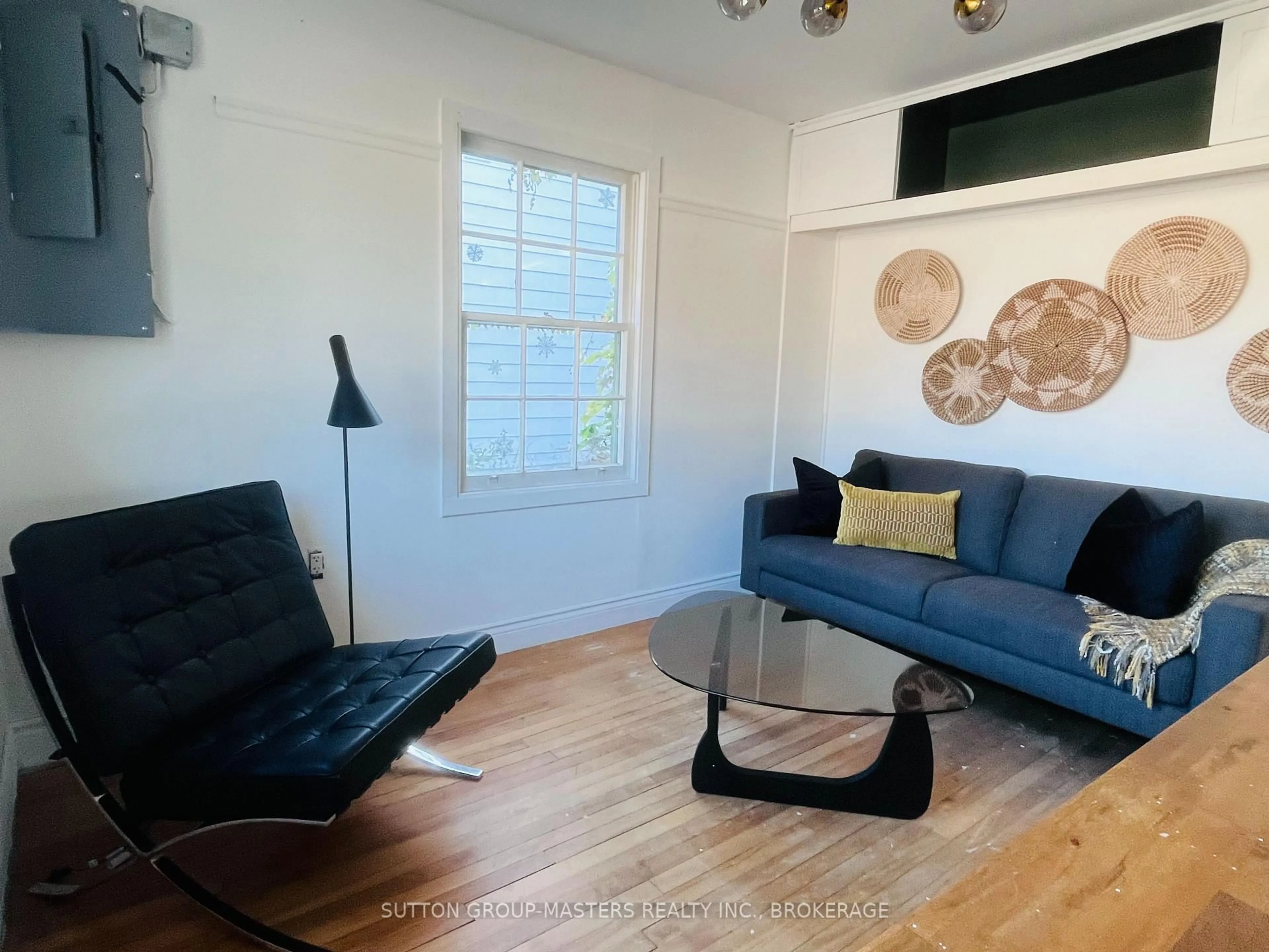 Living room with furniture, wood/laminate floor for 459 Nelson St, Kingston Ontario K7K 4N4