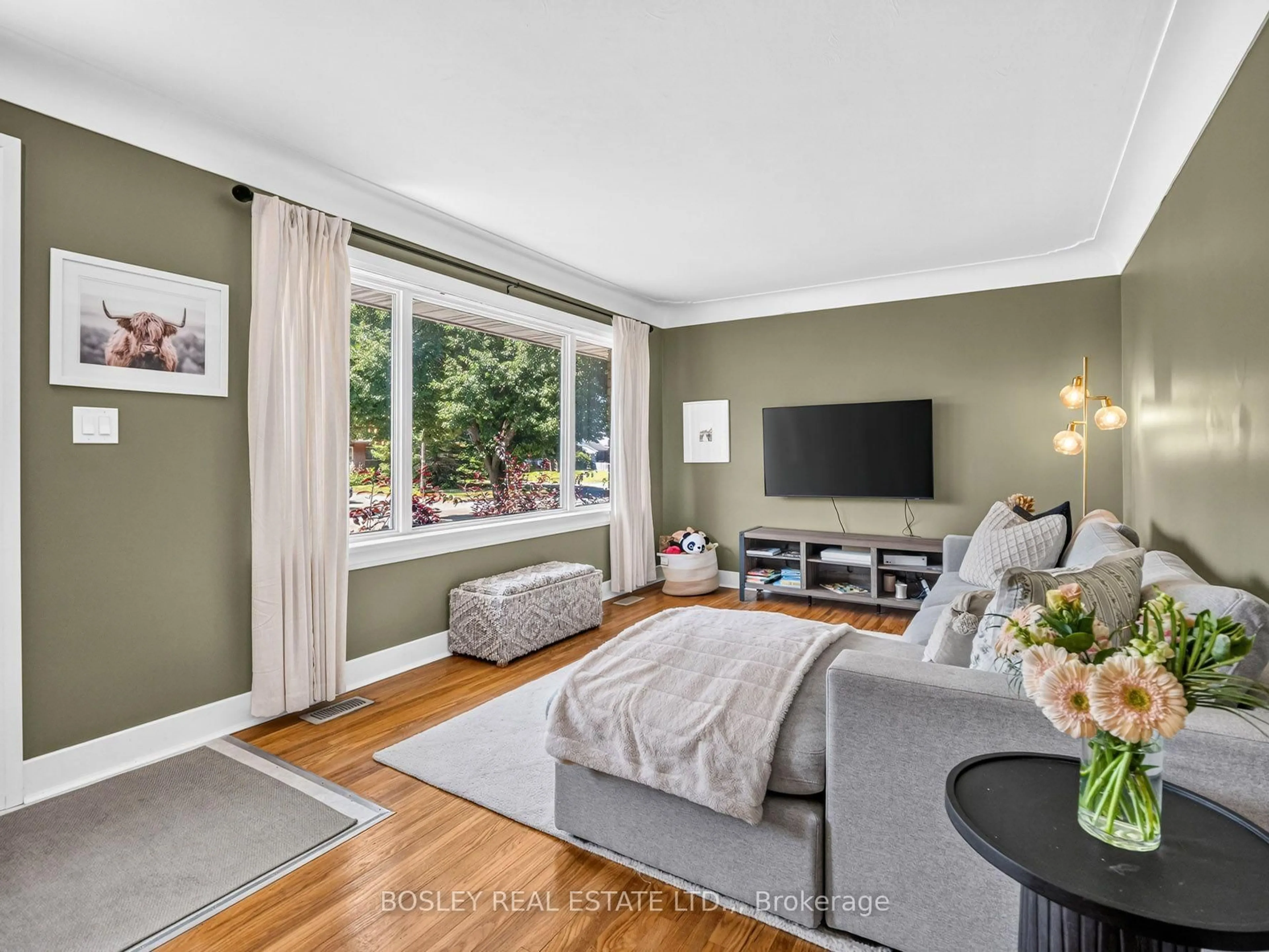 Living room with furniture, unknown for 42 Lindel Cres, Welland Ontario L3C 3S3