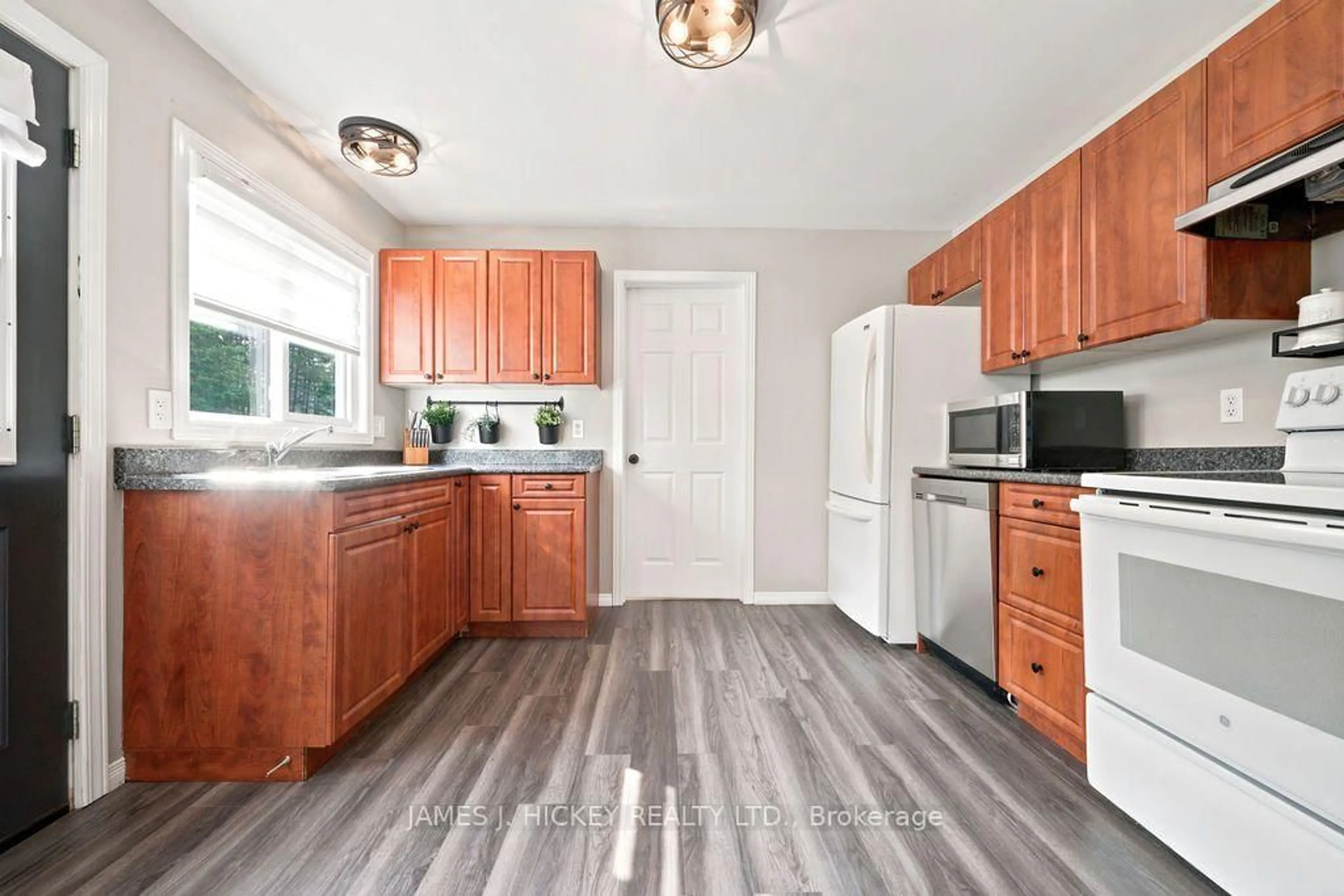 Standard kitchen, wood/laminate floor for 35723 Highway 17 Highway, Deep River Ontario K0J 1P0
