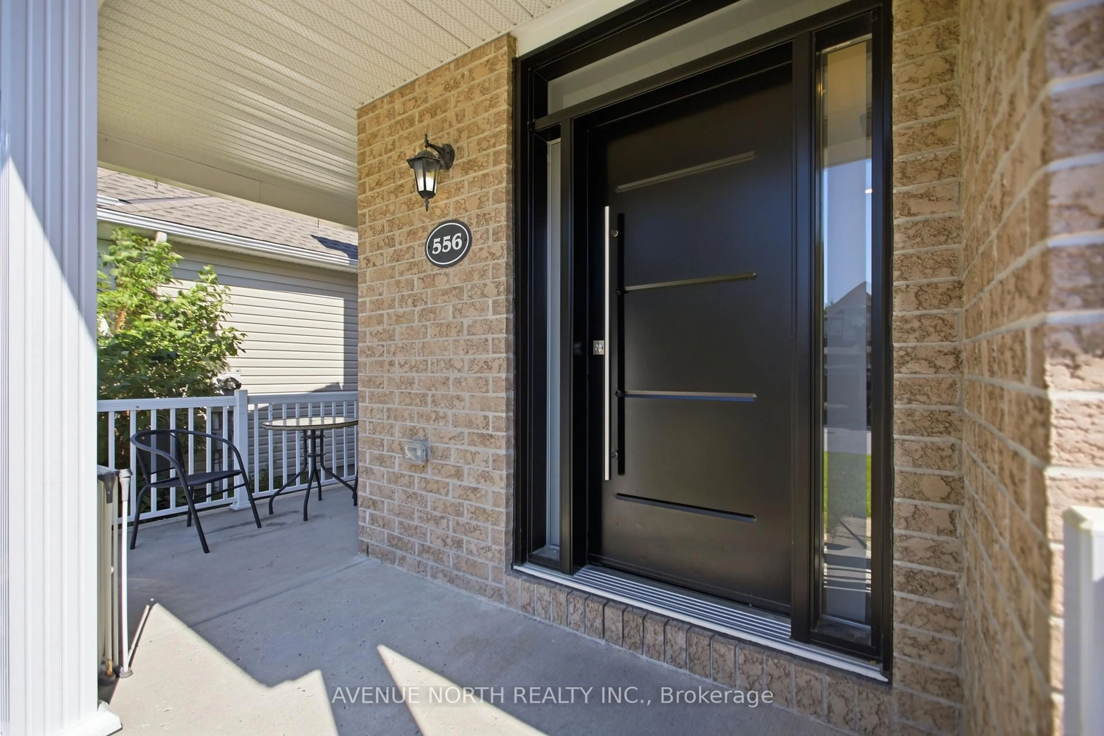 Indoor entryway for 556 Mazari Cres, Ottawa Ontario K2S 0A1