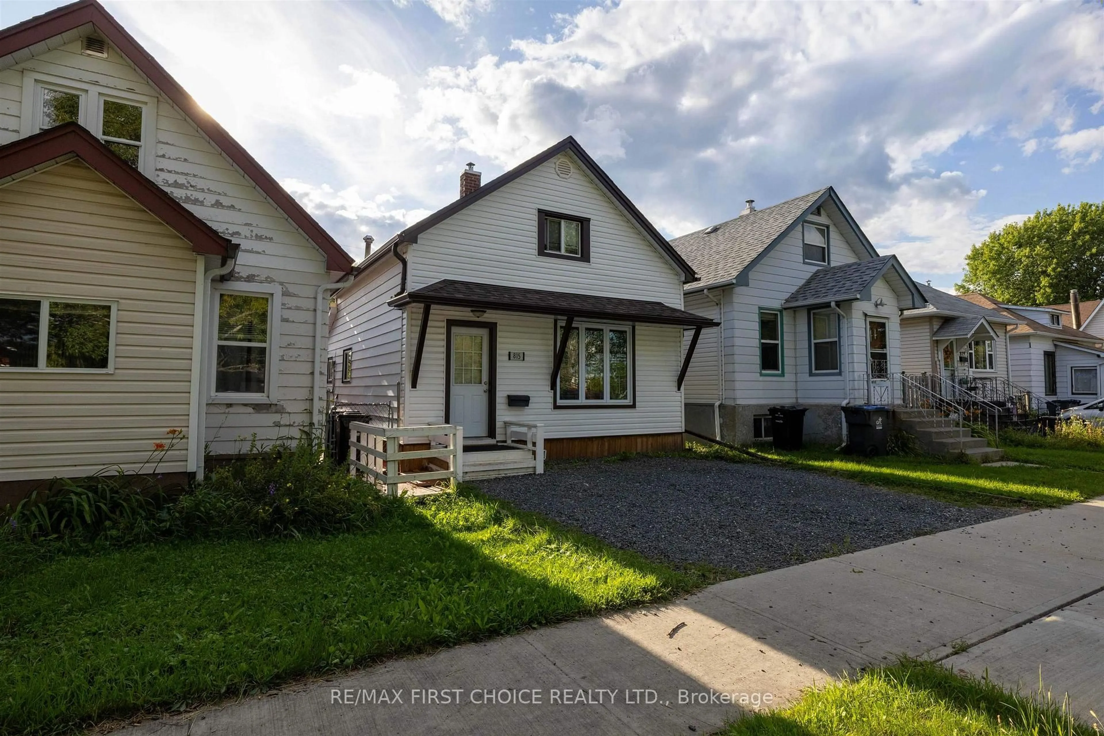 Unknown for 815 Minnesota St, Thunder Bay Ontario P7C 3L7